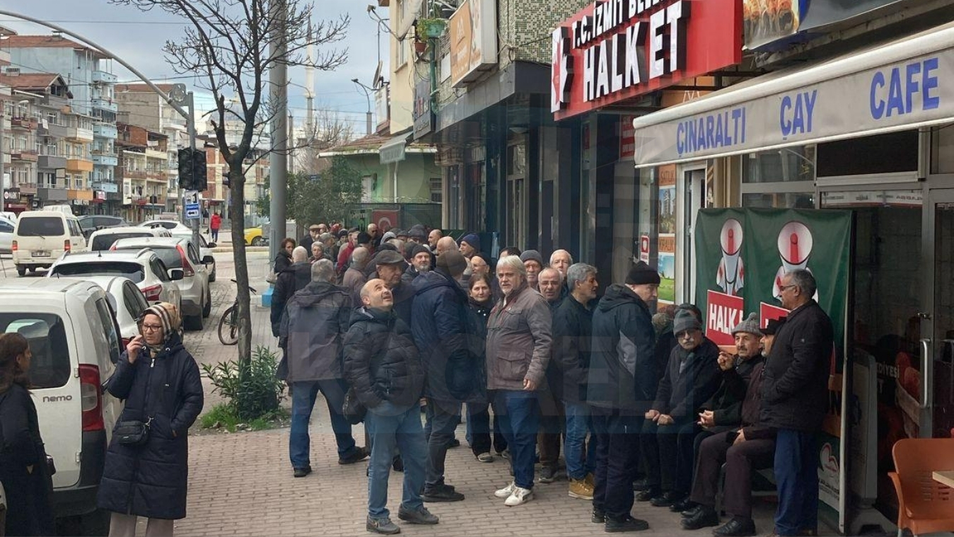 İzmi̇t’te Ucuz Et Umudu Kuyrukta Bi̇tti̇ (2)