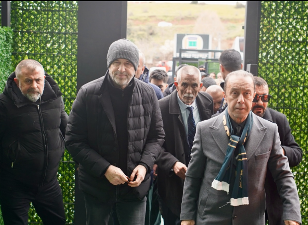 Kami̇l Akin Kocaeli̇spor Beşi̇ktaş Maçini Tri̇bünden Taki̇p Etti̇ (3)