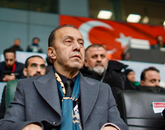 Kami̇l Akin Kocaeli̇spor Beşi̇ktaş Maçini Tri̇bünden Taki̇p Etti̇ (6)