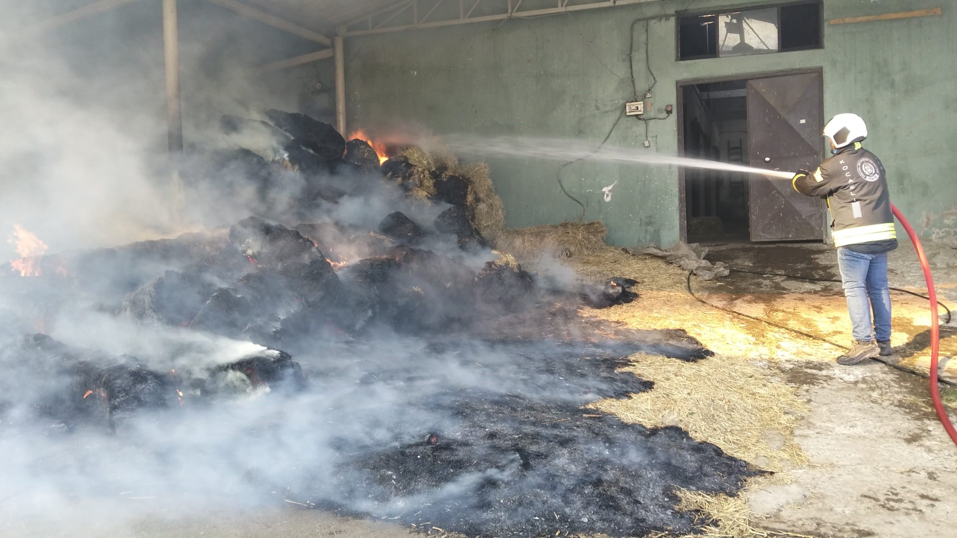 Kartepe’de Alevler Harayi Sardi 70 Balya Saman Kül Oldu (1)