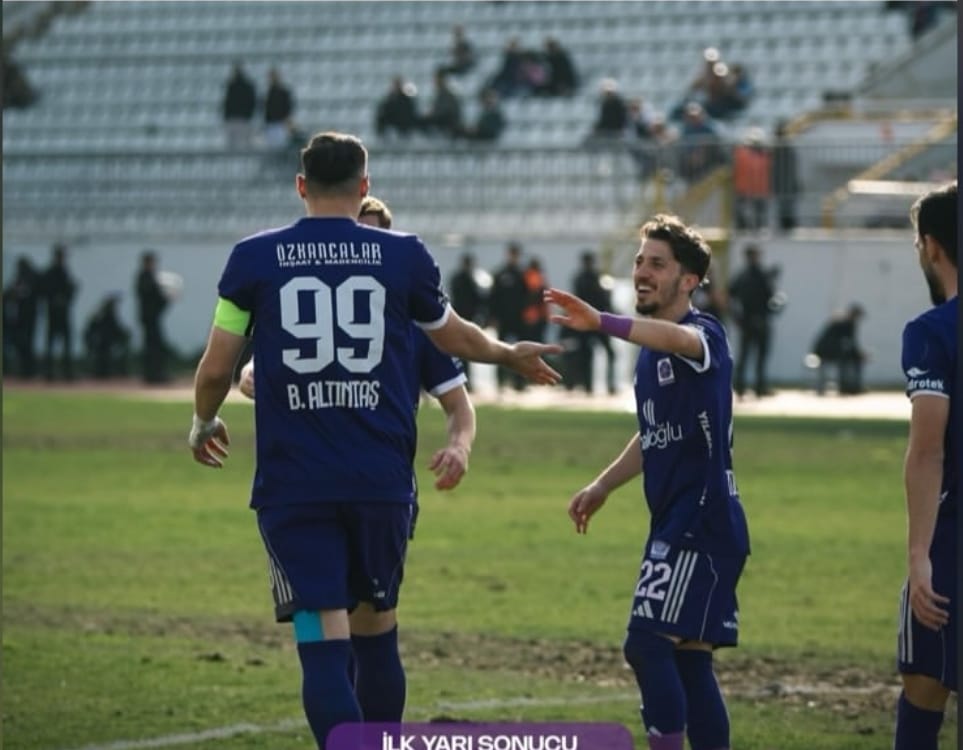 Kendi Evinde Ve Taraftarı Önünde Ağırladığı Adanaspor Karşısında Fırtına Gibi Esen Güzide Gebzespor, Sahadan 7 0’Lık Ezici Bir Üstünlükle Ayrılarak Gövde Gösterisi Yaptı. Emre Toraman’ın Öğrencileri, Maçın Başından (3)