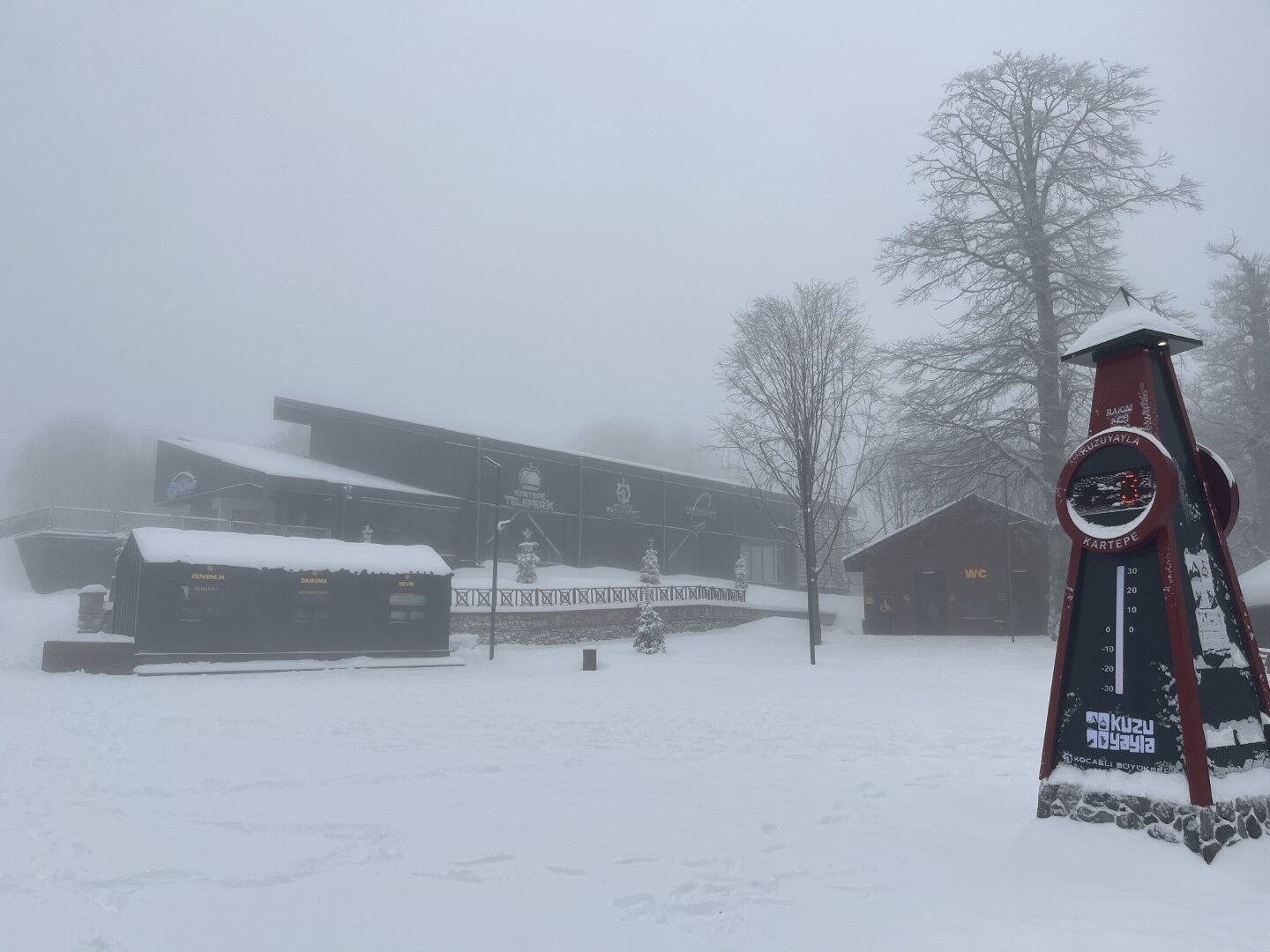 Kocaeli̇ Büyükşehi̇r Beledi̇yesi̇ Karla Mücadelede 630 Personelle Sahada 1
