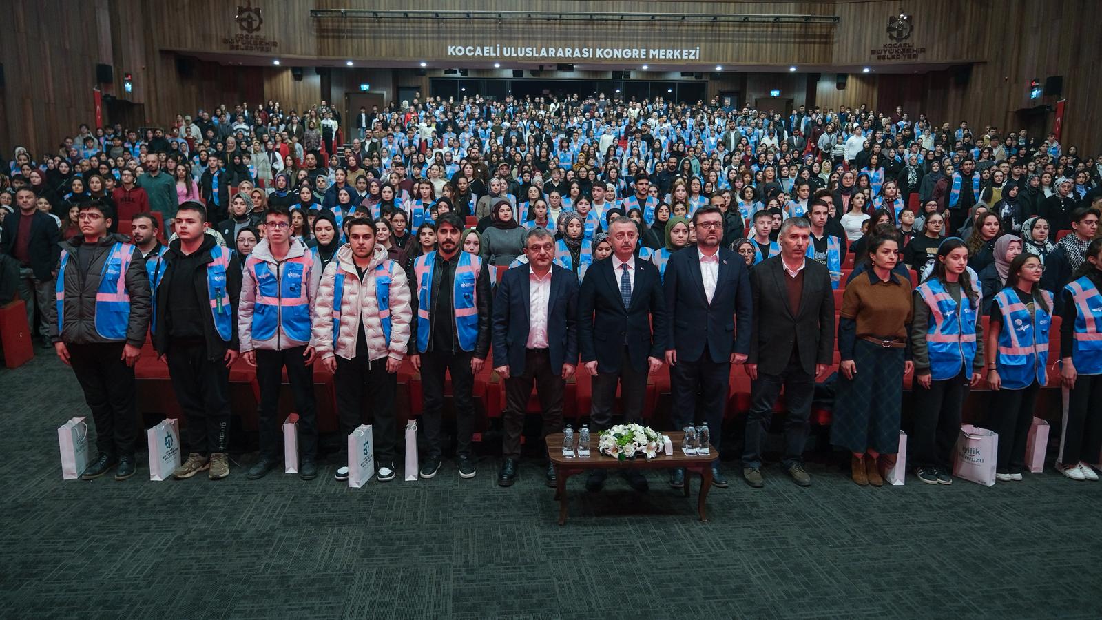 Kocaeli Büyükşehir Belediyesi’nin Ramazan Ayına Özel Düzenlediği İyilik Kılavuzu Yarışması, Kocaeli Kongre Merkezi’nde Yapılan Açılış Programıyla Start Aldı. Başkan Tahir Büyükakın, Gençlere Her Gün Iyilik Yapma Çağ