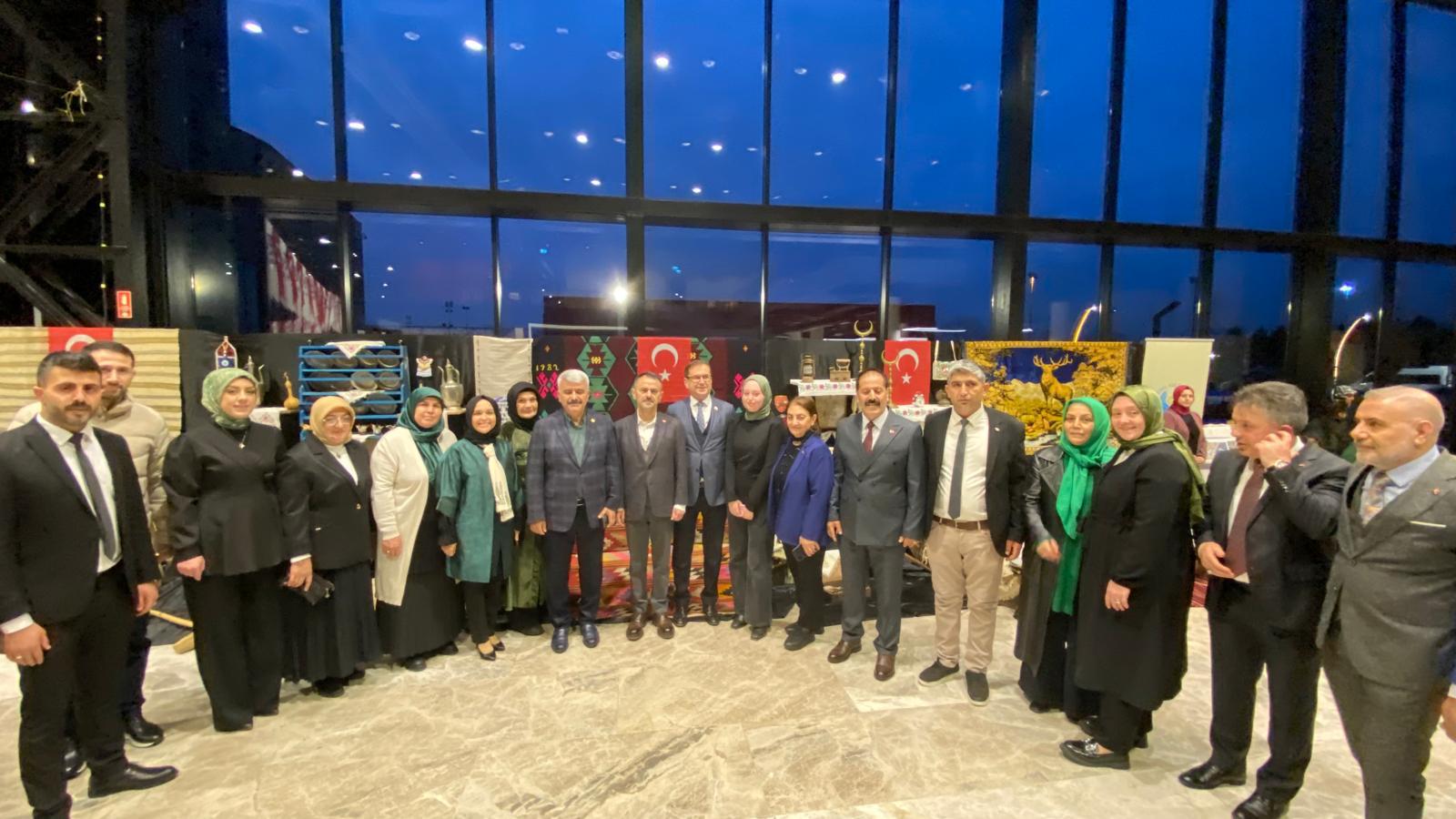 Kocaeli Valisi İlhami Aktaş, Kültürel Mirasın Yaşatıldığı Aşık Sümmani Anma Programında Vatandaşlarla Buluştu (2)