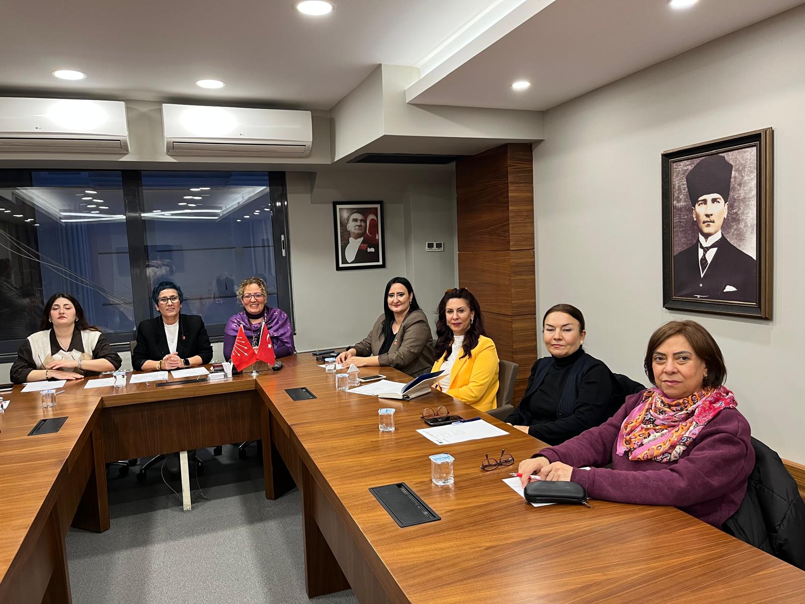 Kocaeli̇’de Chp’li̇ Kadinlar Sorunlari Masaya Yatirdi (4)