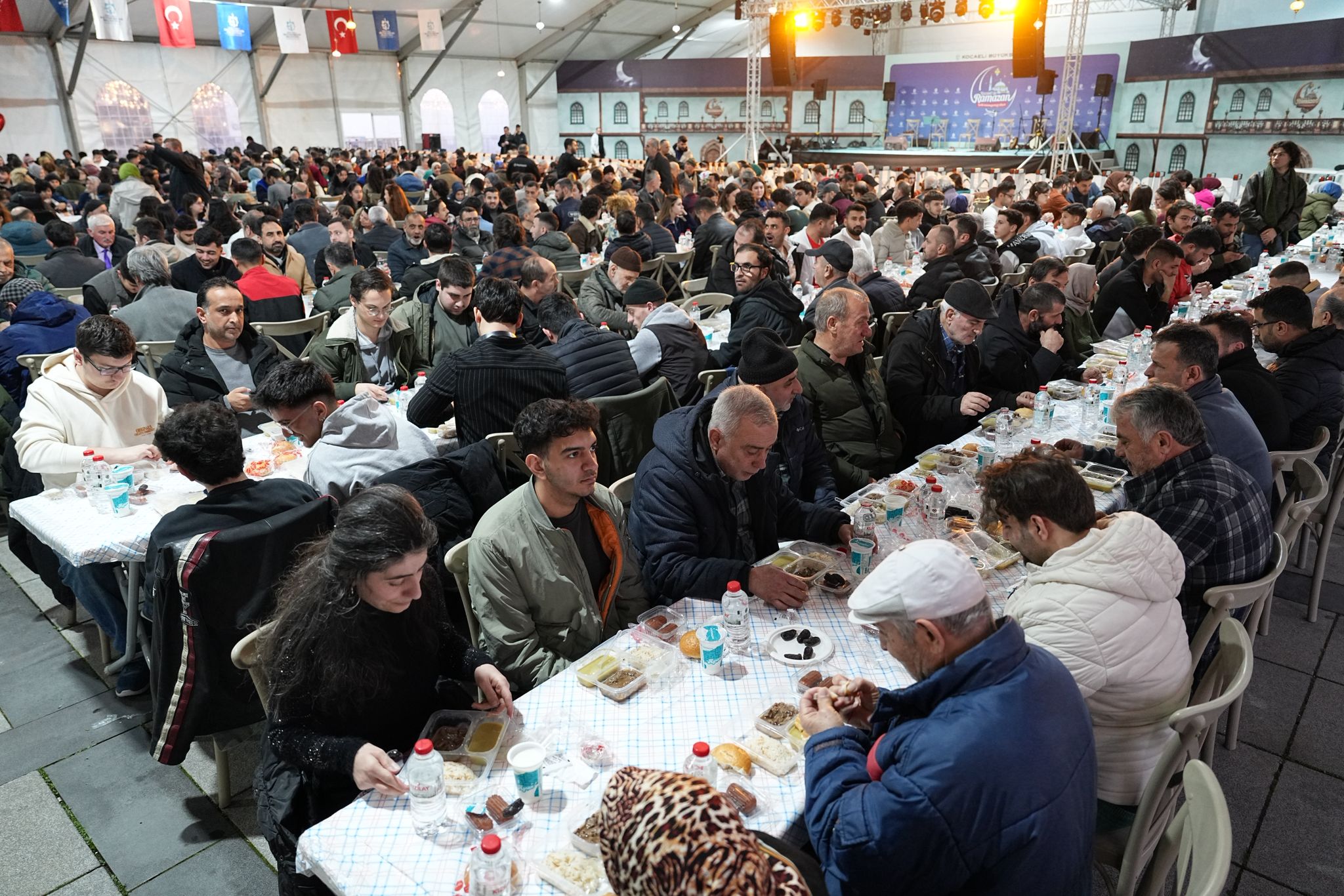 Kocaeli̇’de Ramazan Çadiri Bi̇rli̇k Sofrasi Oldu (4)