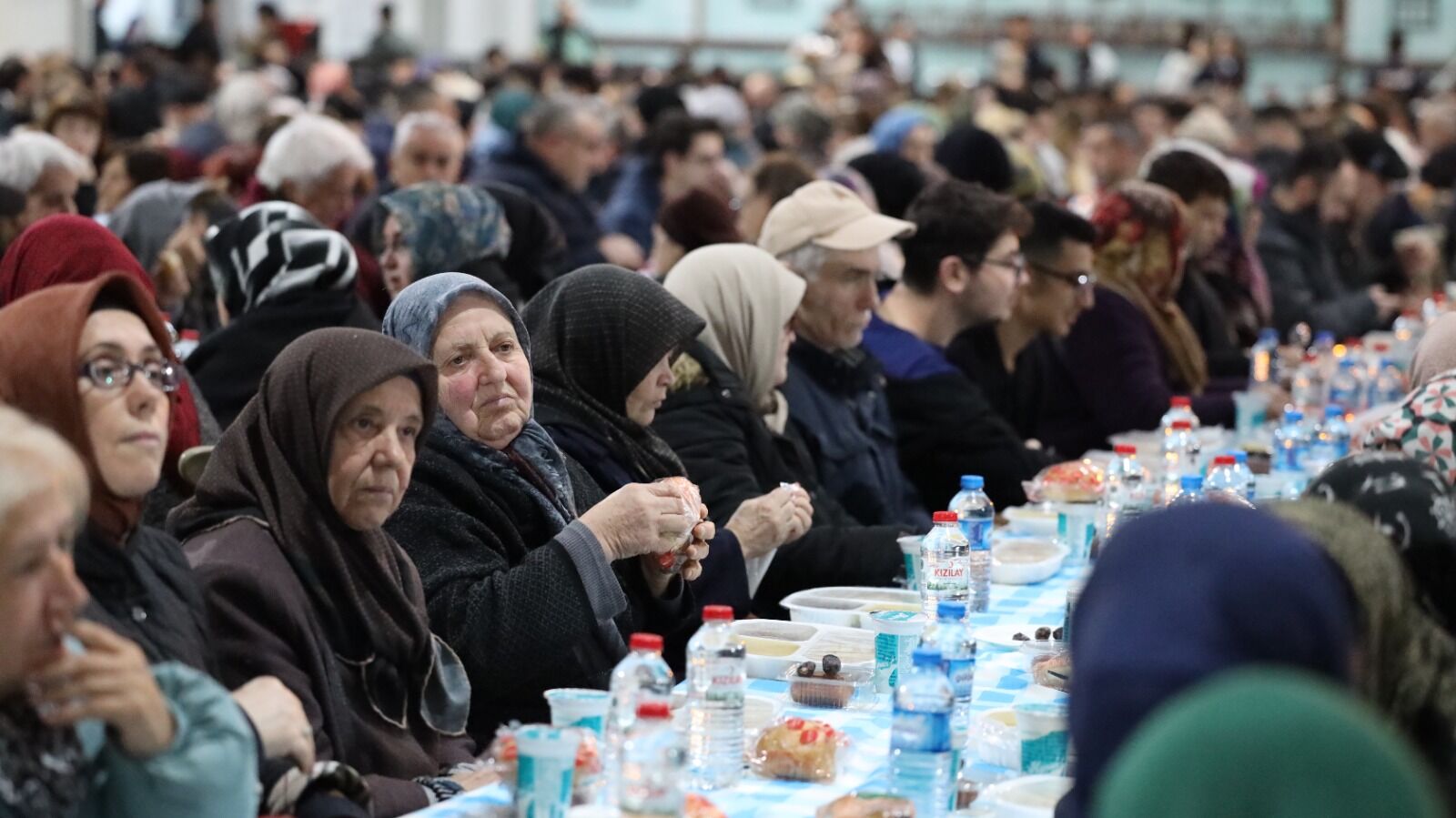 Kocaeli̇’de Ramazan Çadiri İftarda 1.500 Ki̇şi̇yi̇ Buluşturdu (3)