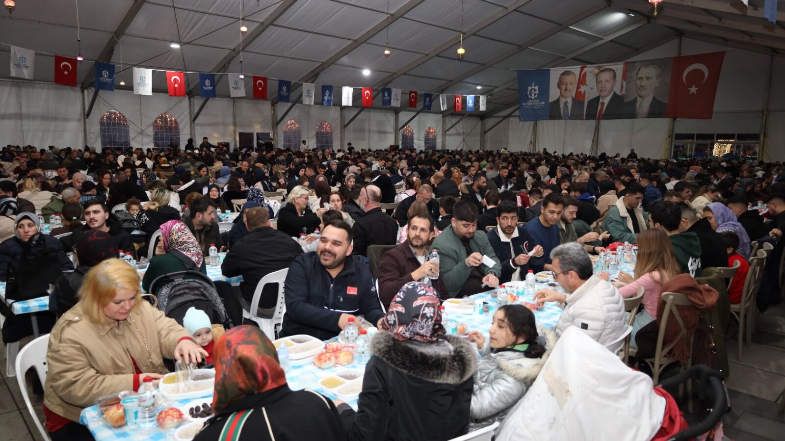 Kocaeli̇’de Ramazan Çadiri İftarda 1.500 Ki̇şi̇yi̇ Buluşturdu (6)