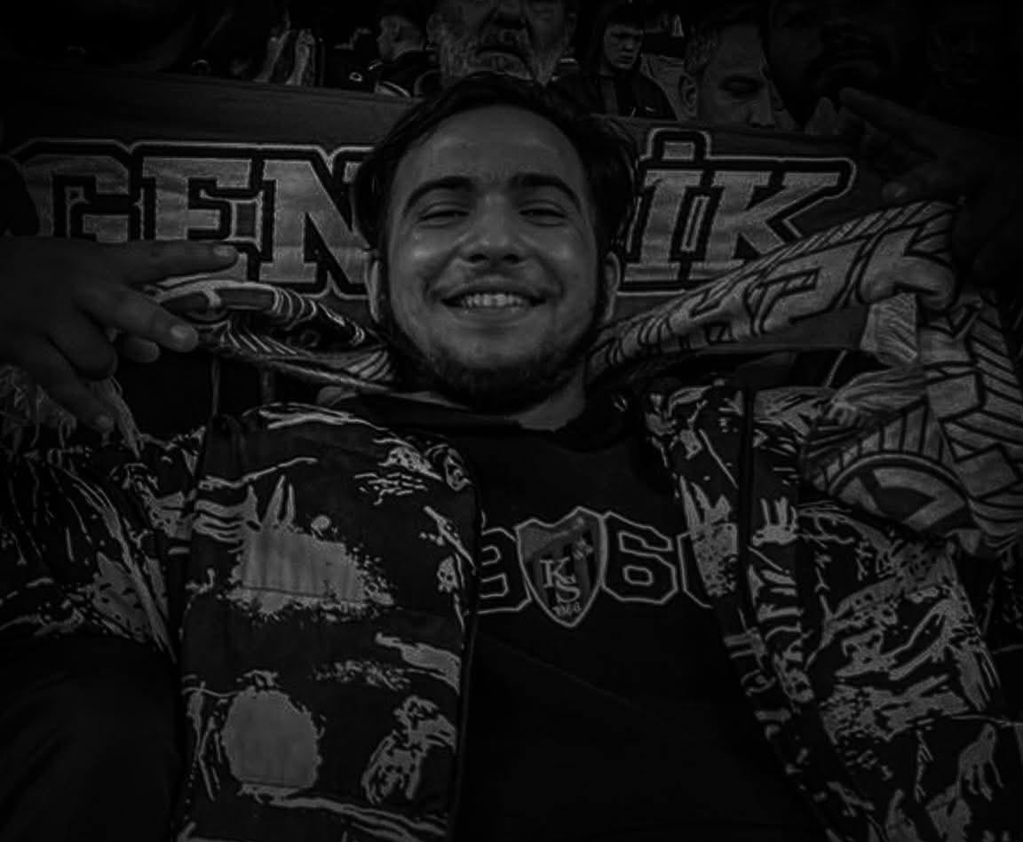 Kocaeli̇spor Maçinda Tri̇bün Faci̇asi Tri̇bünden Düşen Harda Kaçmaz Hayatini Kaybetti̇