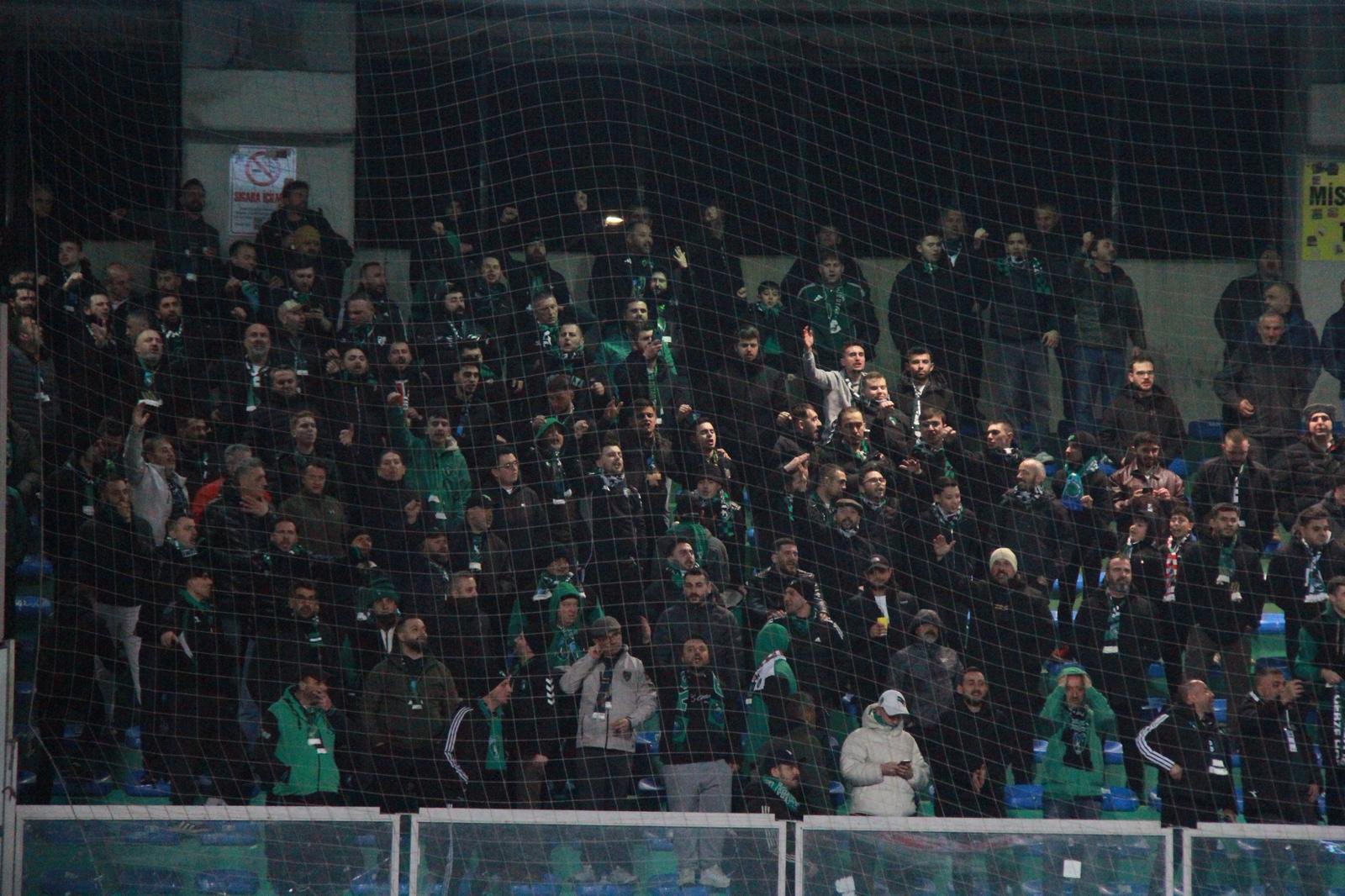 Kocaeli̇spor Ri̇ze Deplasmaninda Canli Maç Taki̇bi̇, (1)