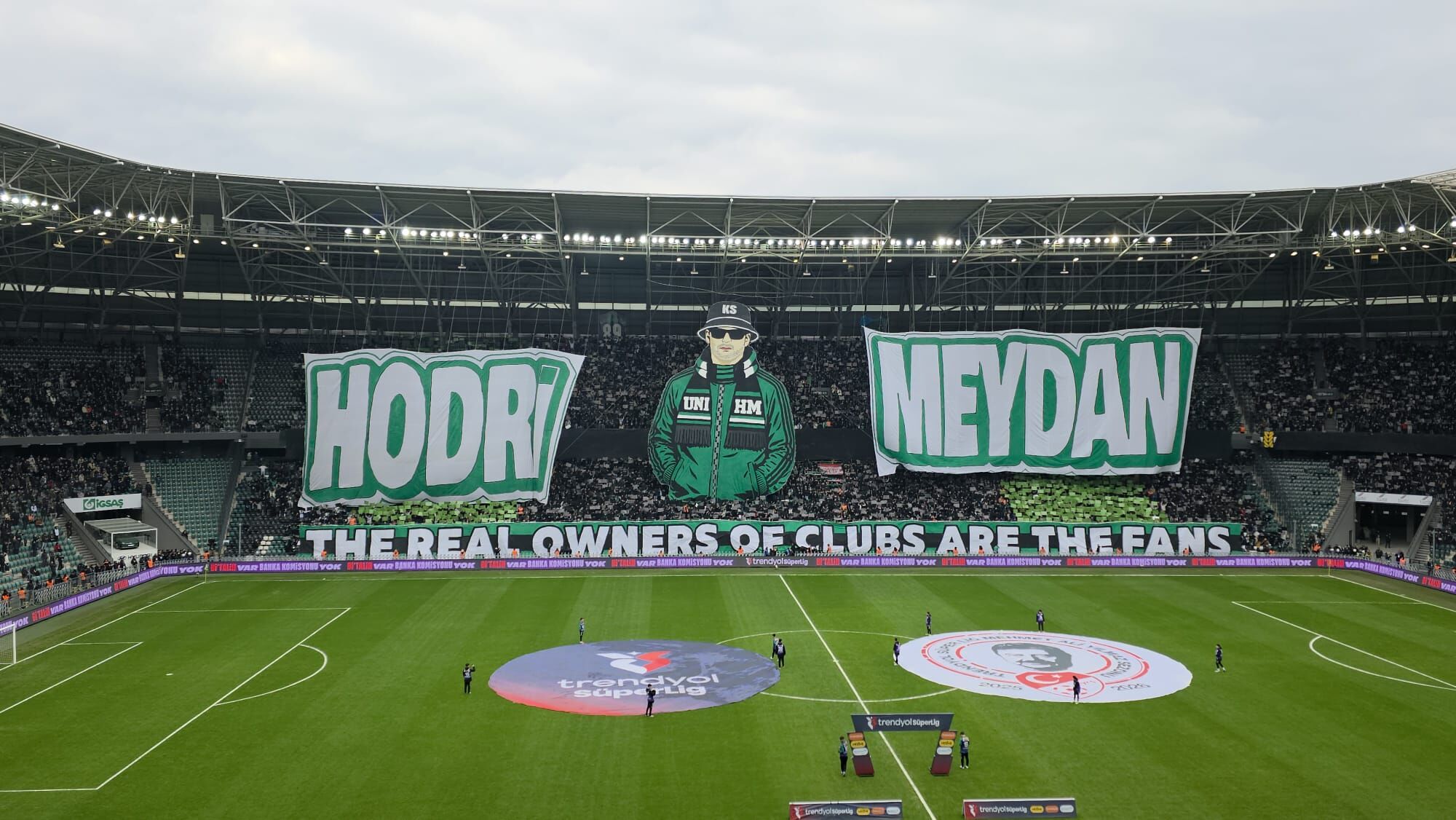 Kocaeli̇spor Taraftarindan Beşi̇ktaş Maçi Öncesi̇ Sürpri̇z Koreografi̇! 1