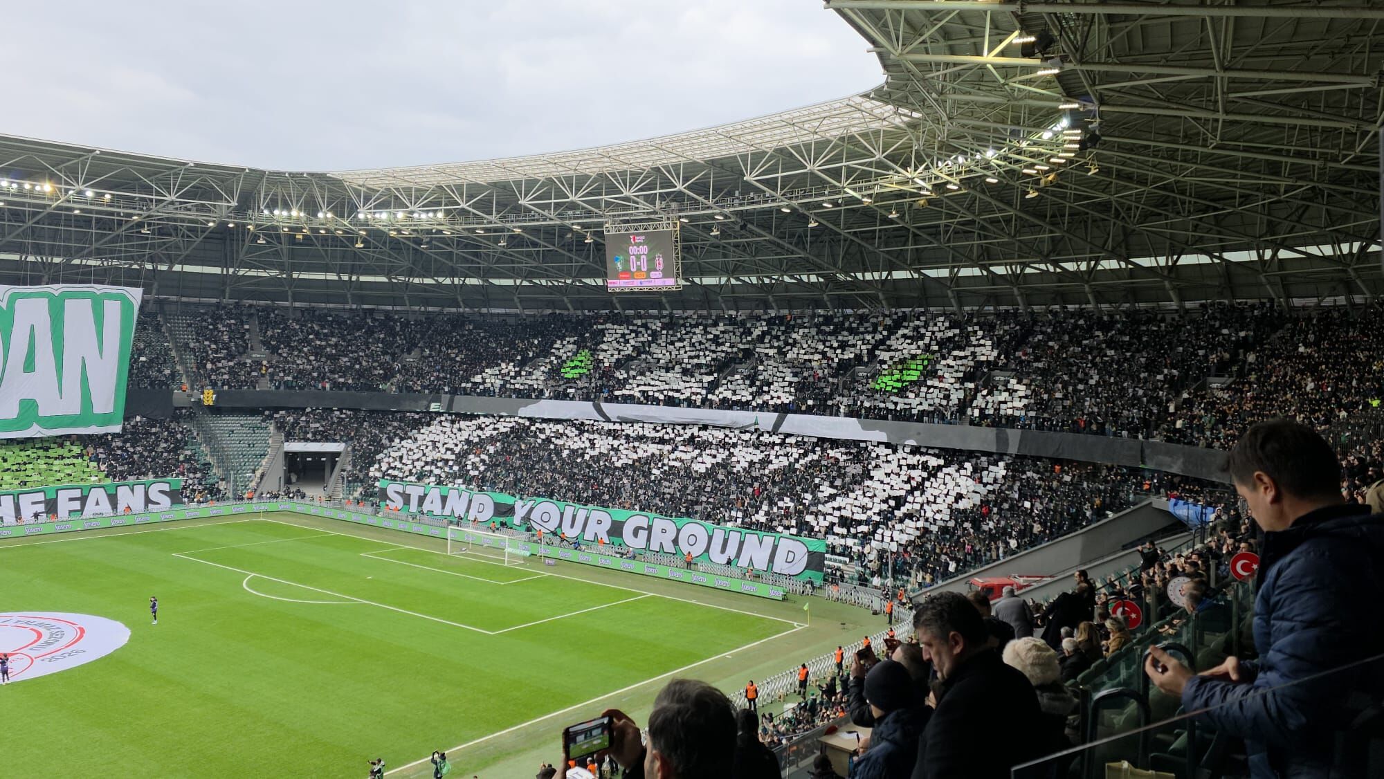 Kocaeli̇spor Taraftarindan Beşi̇ktaş Maçi Öncesi̇ Sürpri̇z Koreografi̇! 2