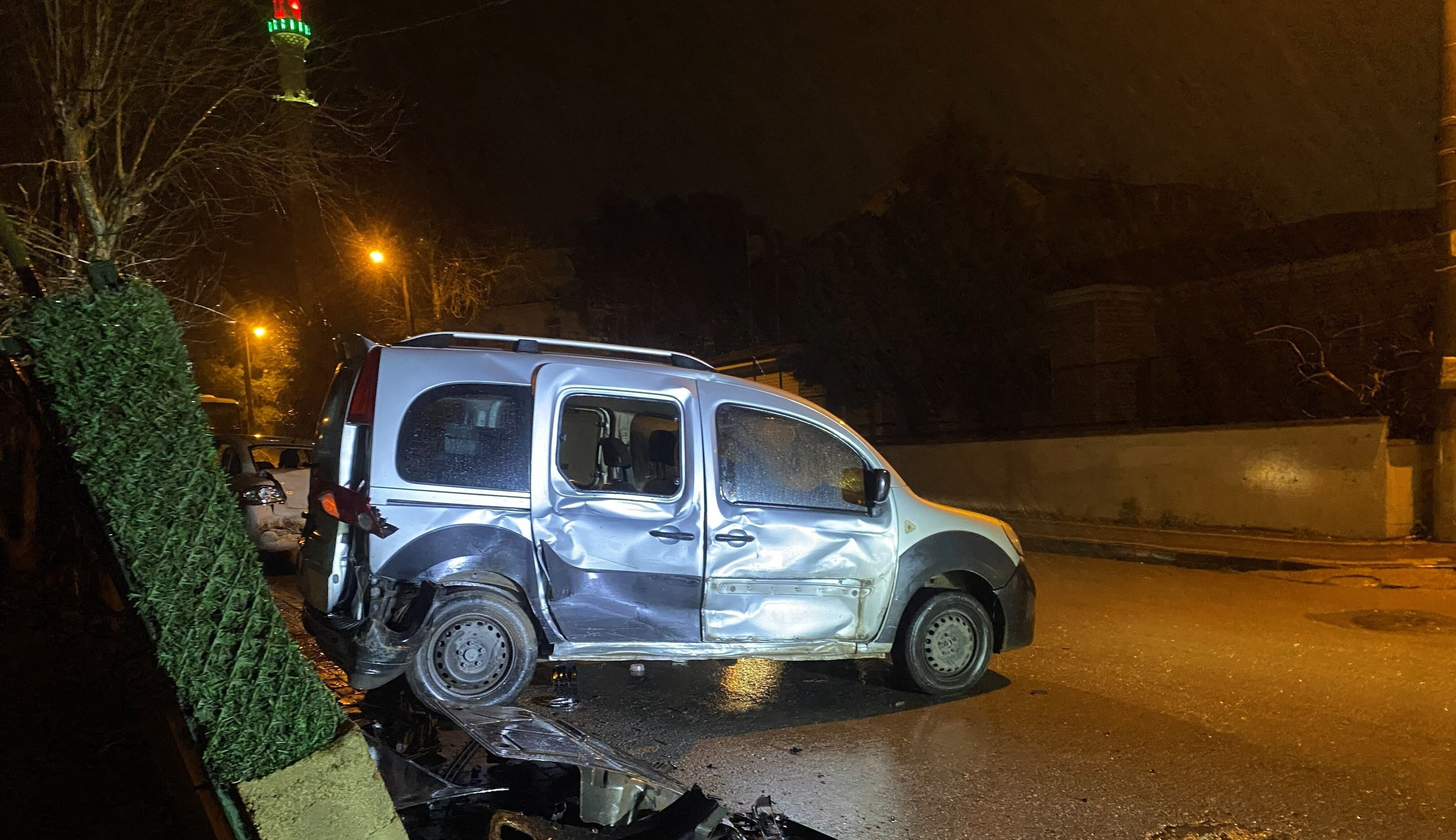 Körfez'de Kaza Yapan Sürücünün 17 Yaşinda Olduğu Ortaya Çikti! 01