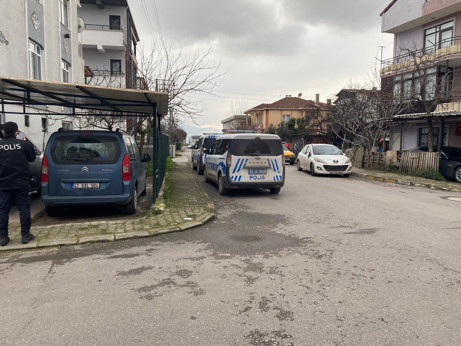 Körfez'de Kötü Koku Gerçeği̇ Ortaya Çikardi 41 Yaşindaki̇ Adam Evi̇nde Ölü (3)