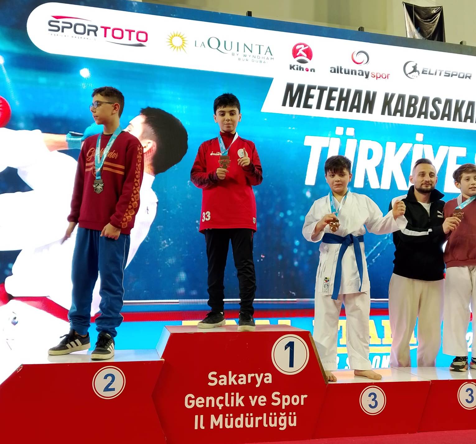 Körfezli Karatecilere Sakarya’da Madalya Yağmuru 3