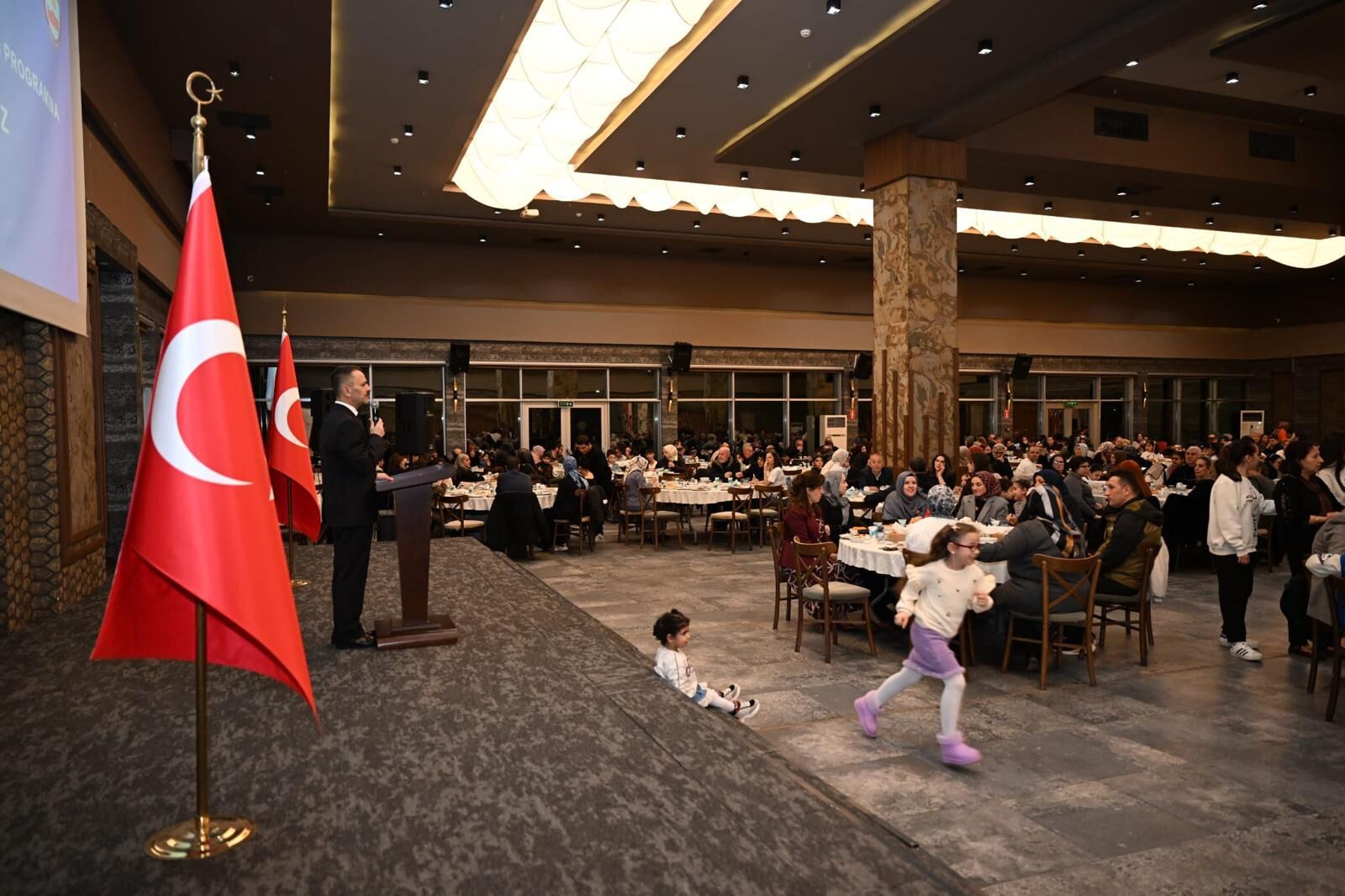 Koruyucu Ai̇lelere Vefa Vali̇ Aktaş’tan Anlamli İftar Buluşmasi (2)