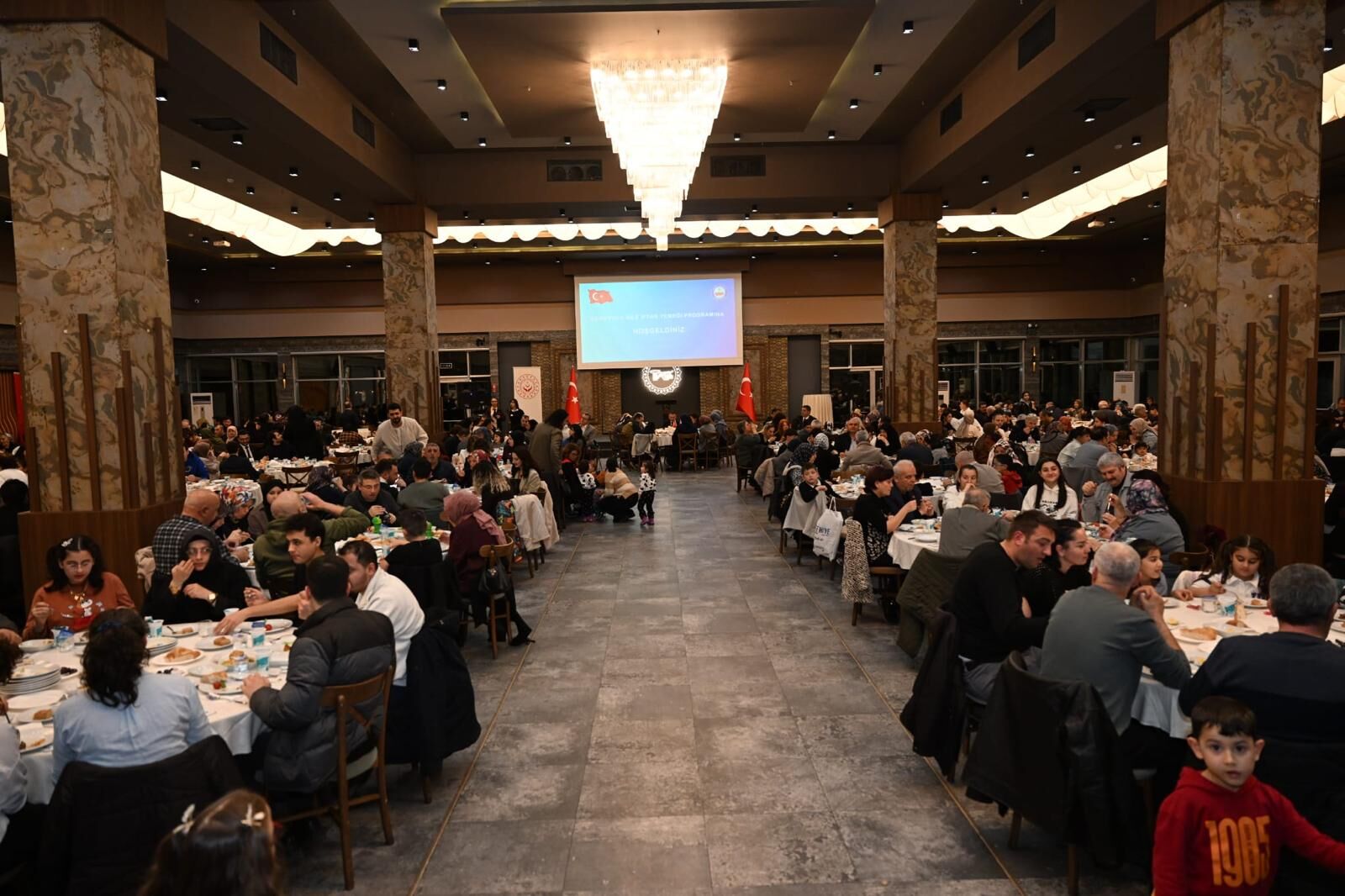 Koruyucu Ai̇lelere Vefa Vali̇ Aktaş’tan Anlamli İftar Buluşmasi (3)