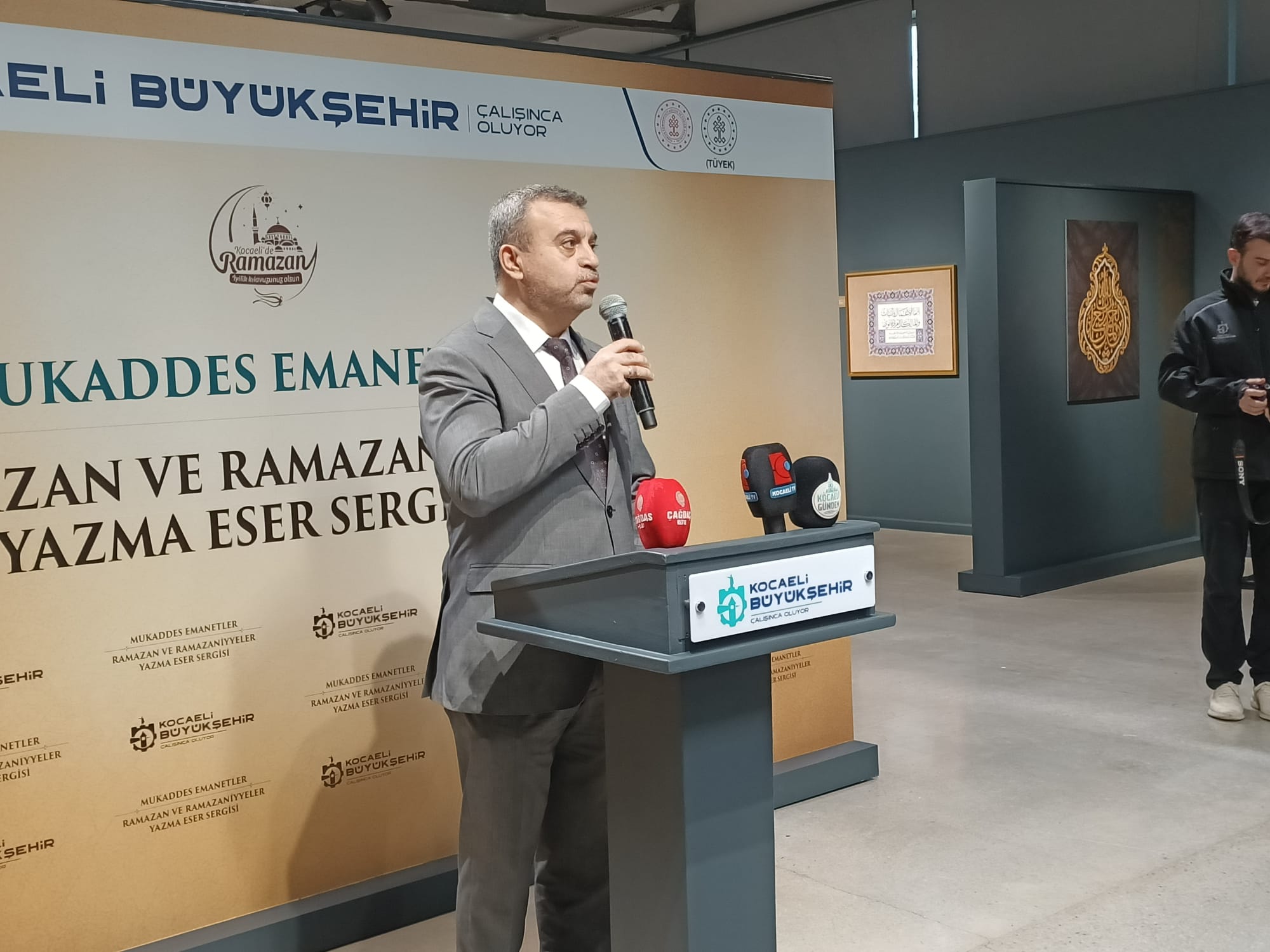 Manevi̇yat Yüklü Sergi̇ Açildi (4)