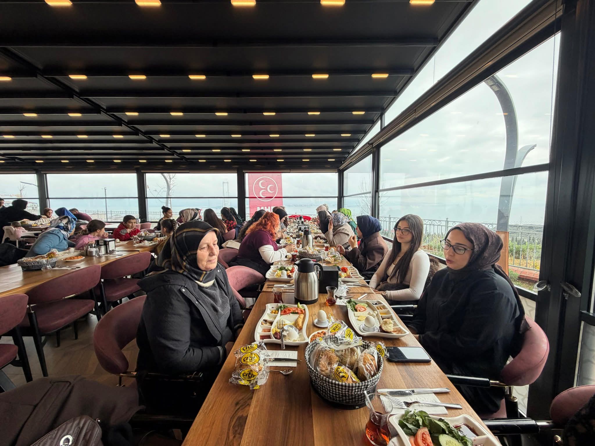 Mhp Di̇lovasi Kadinlarla Kahvaltida Buluştu 1