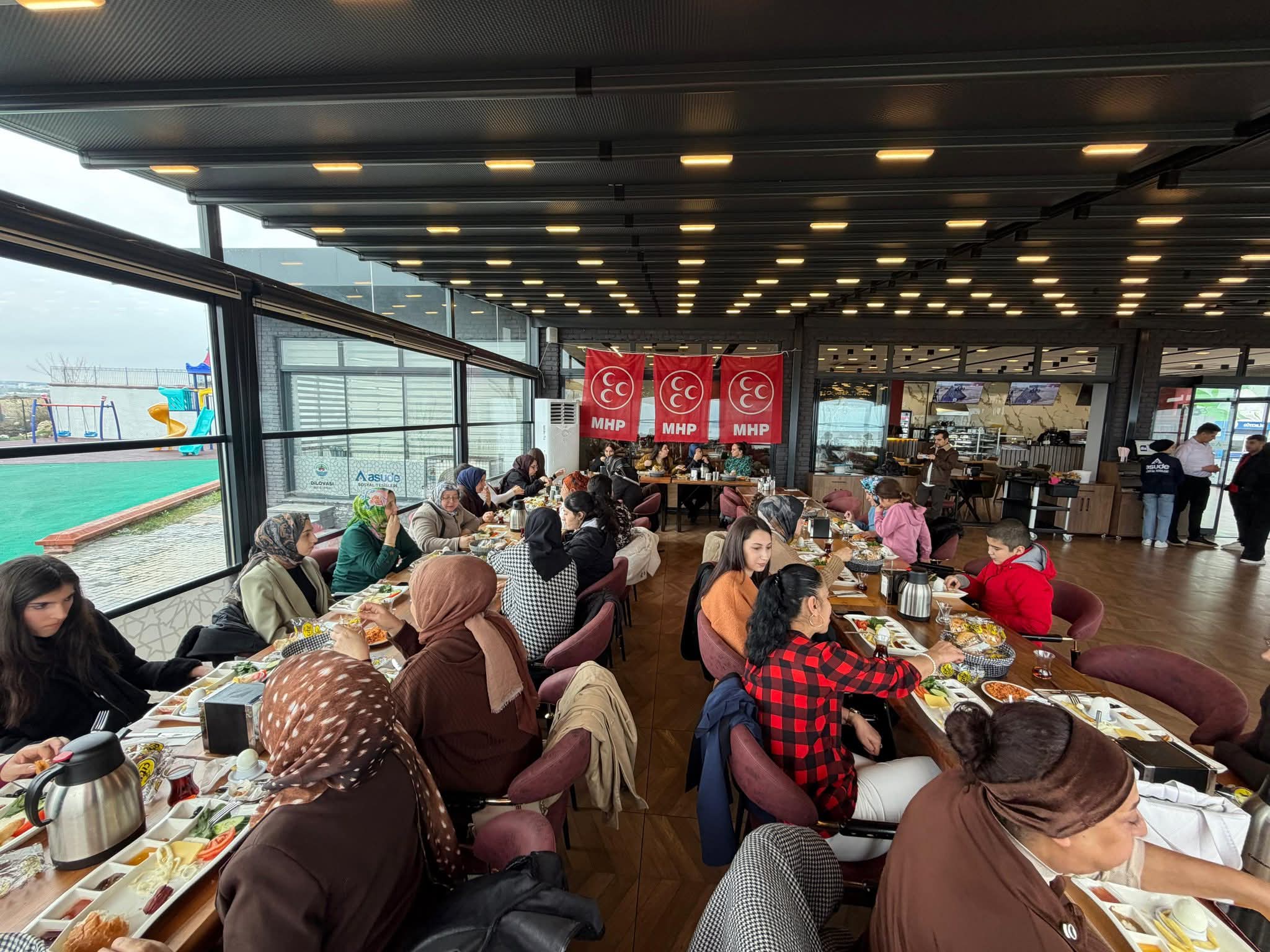 Mhp Di̇lovasi Kadinlarla Kahvaltida Buluştu5