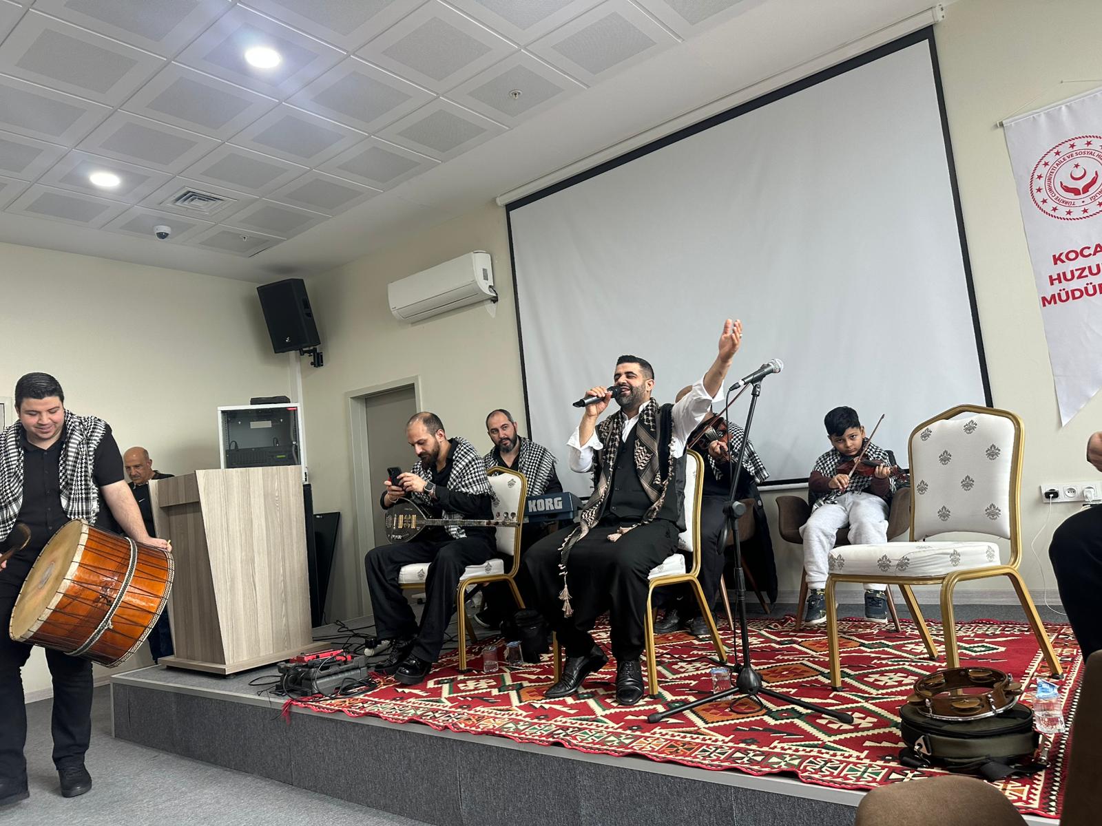 Mhp İzmi̇t’ten Kocaeli̇ Huzurevi̇’nde 14 Şubat’a Özel Sira Gecesi̇ (1)-1