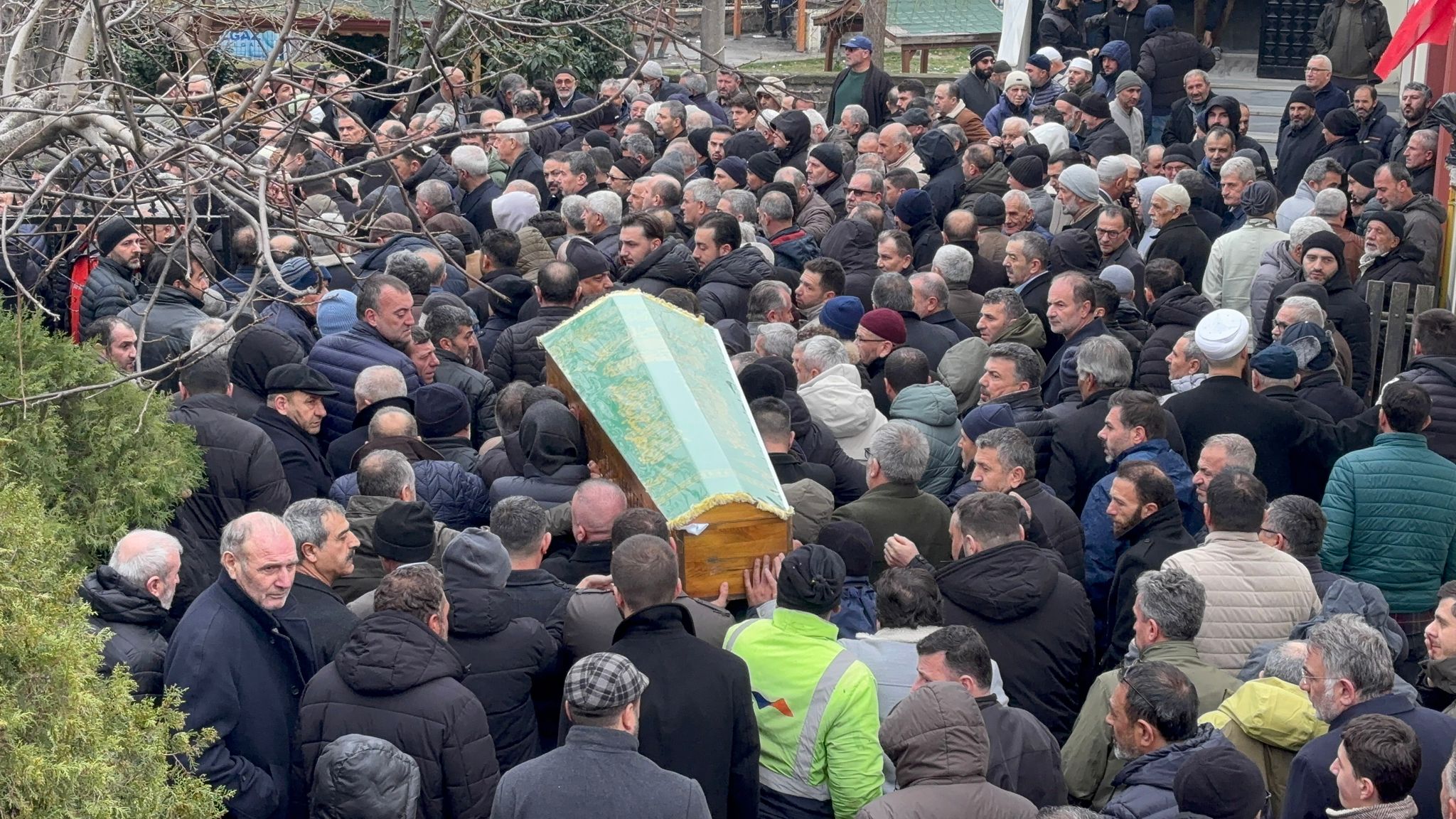 Milliyetçi Hareket Partisi Dilovası İlçe Teşkilatı, Geçmiş Dönem İlçe Başkanı Sait Ayaz’ı Düzenlenen Cenaze Töreniyle Son Yolculuğuna Uğurladı. Teşkilatın Her Kademesinden Yoğun Katılımın Olduğu Merasimde, Ahde Vefa (3)
