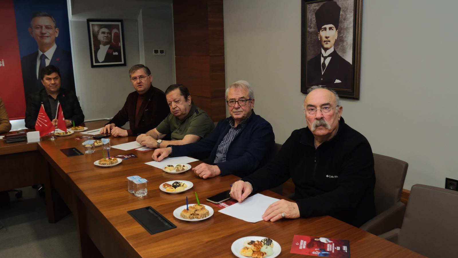 Mi̇ti̇ngi̇ Öncesi̇ Kri̇ti̇k Toplanti (4)