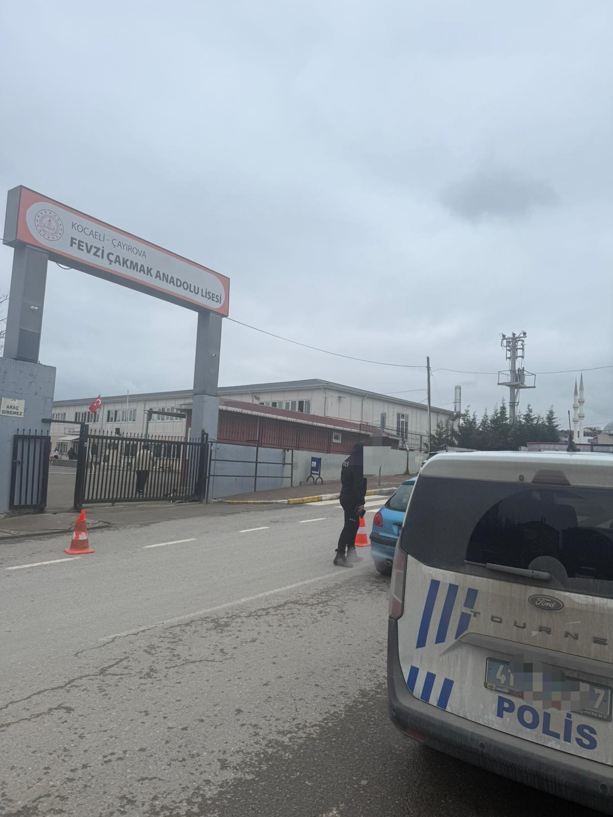 Okul Önlerinde Kuş Uçurtulmadı Çayırova’da Emniyetten Sıkı Denetim (2)