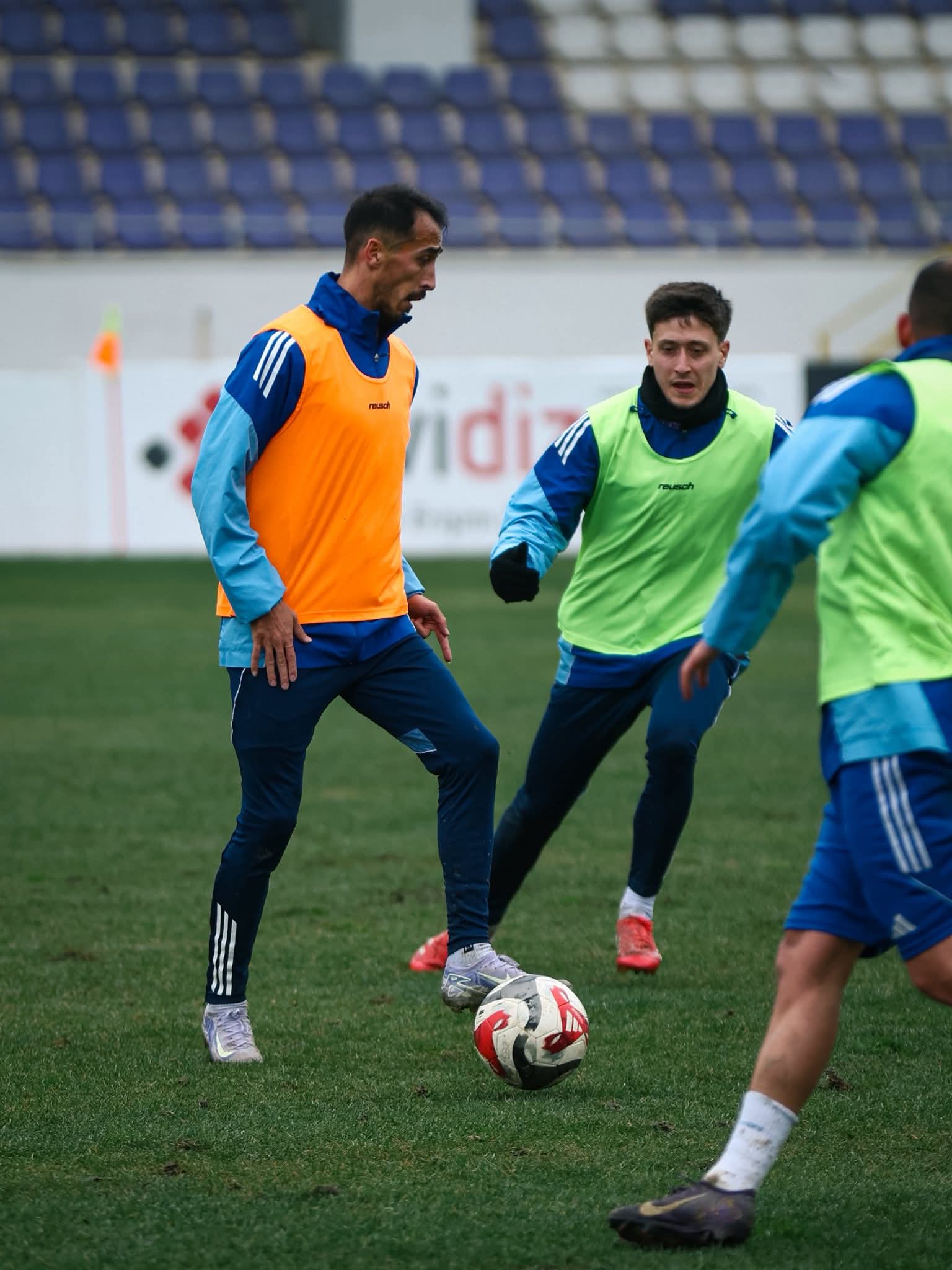 Rakip Sahaya Çıkmadı! (2)