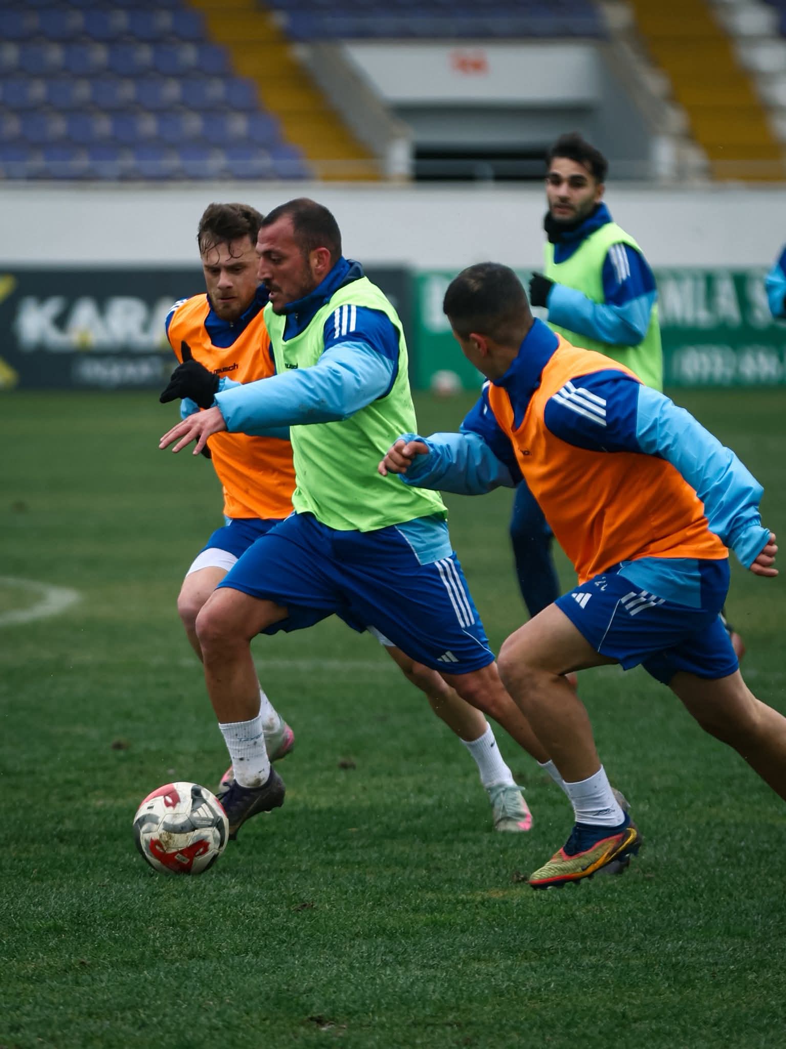 Rakip Sahaya Çıkmadı! (3)