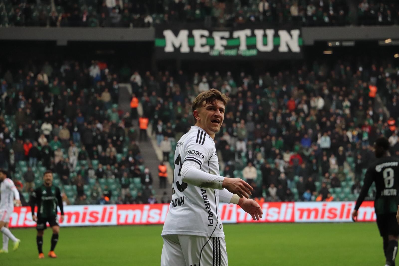 Rıdvan Yılmaz’ın Tribünlere Yaptığı “Sus” Işareti Sonrası Statta Tansiyon Yükseldi, Saha Karıştı (1)-1