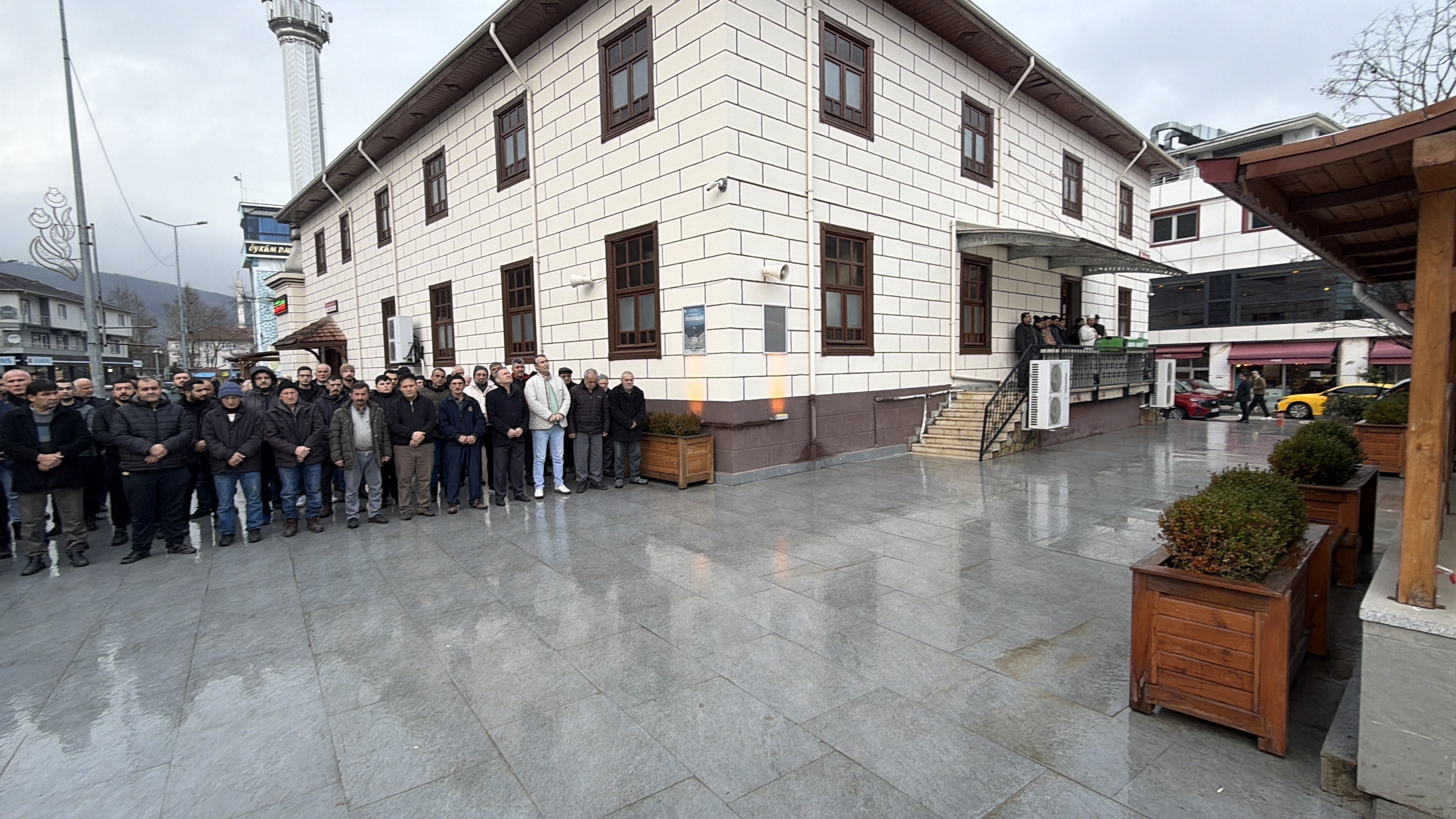 Sakarya’nın Karapürçek Ilçesinde Emekli Polis Tarafından Öldürülen Selma Yüksel, Düzce’nin Cumayeri Ilçesinde Düzenlenen Cenaze Töreninin Ardından Toprağa Verildi. Olayla Ilgili Gözaltına Alınan Şüpheli Adliyeye Sevk (5)