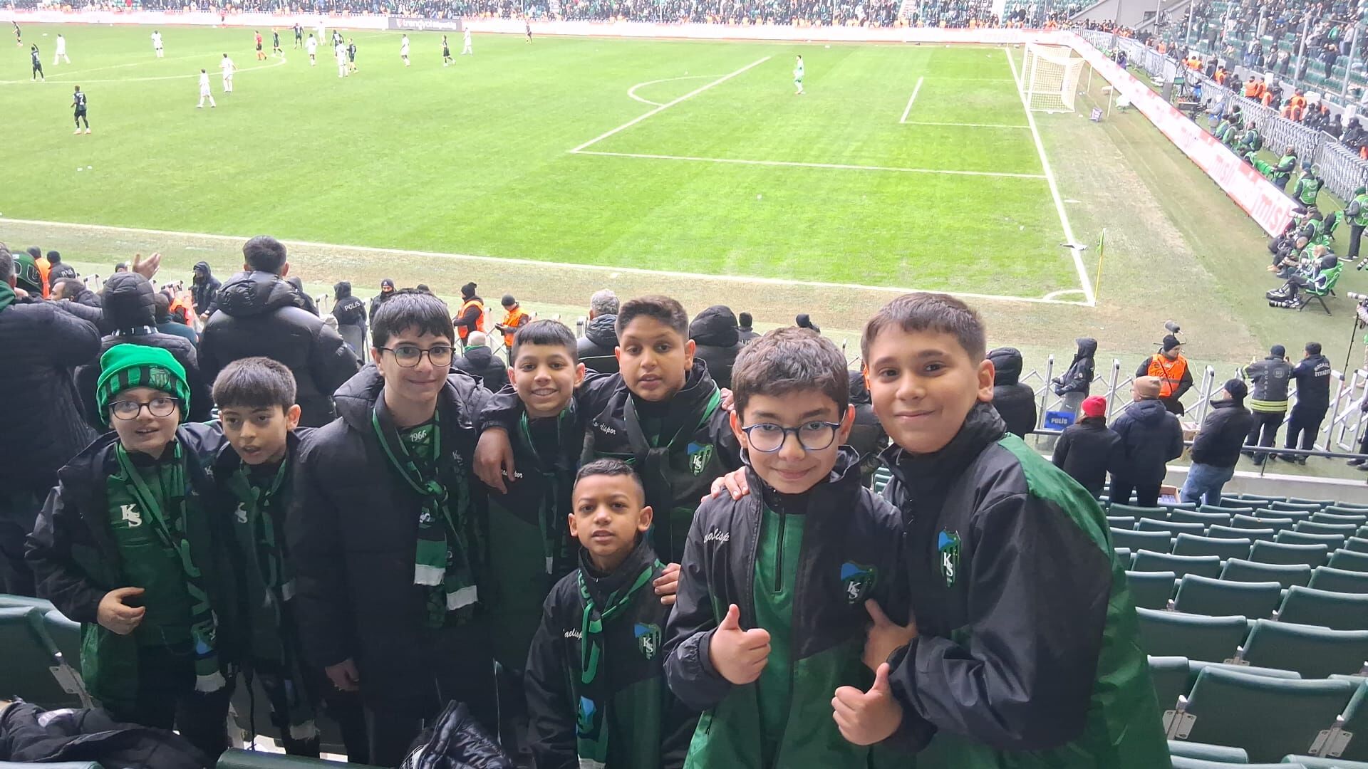 Taraftar İstedi̇, Başkan Büyükakin Devreye Gi̇rdi̇ Mi̇ni̇k Taraftarlar Seremoni̇de (2)