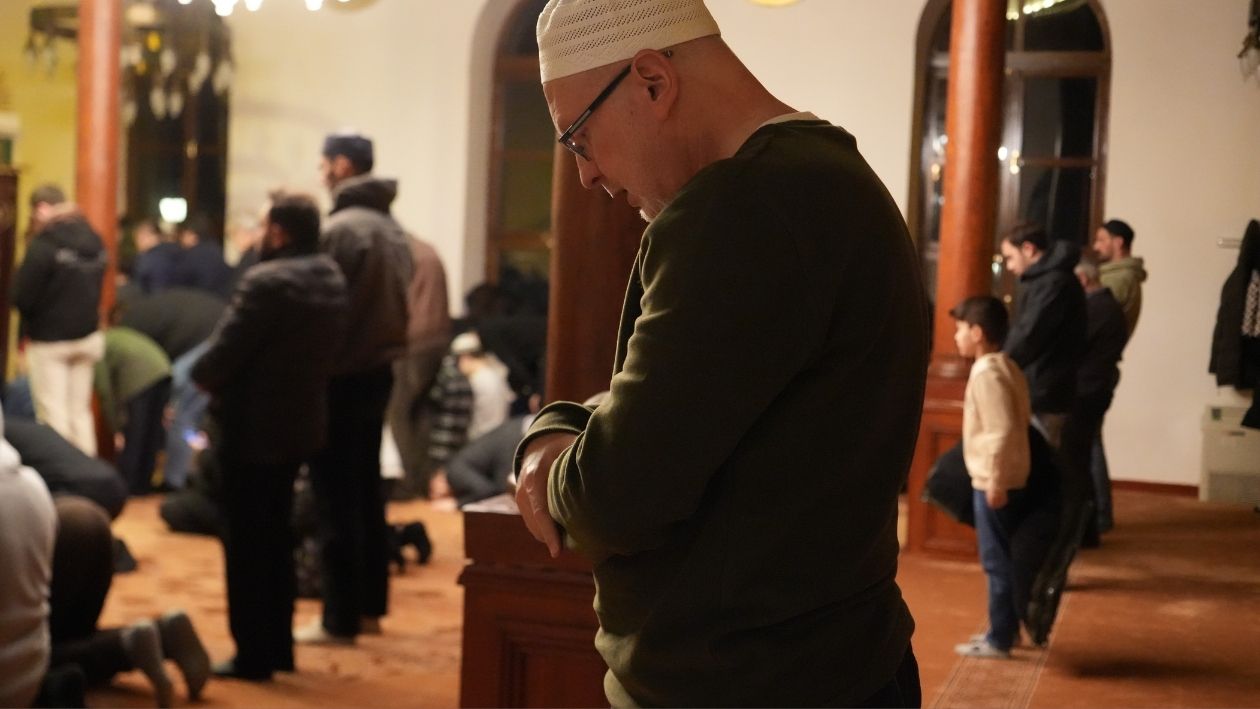 Tari̇hi̇n Gölgesi̇nde İlk Teravi̇h Orhan Cami̇i̇ Doldu Taşti (8)