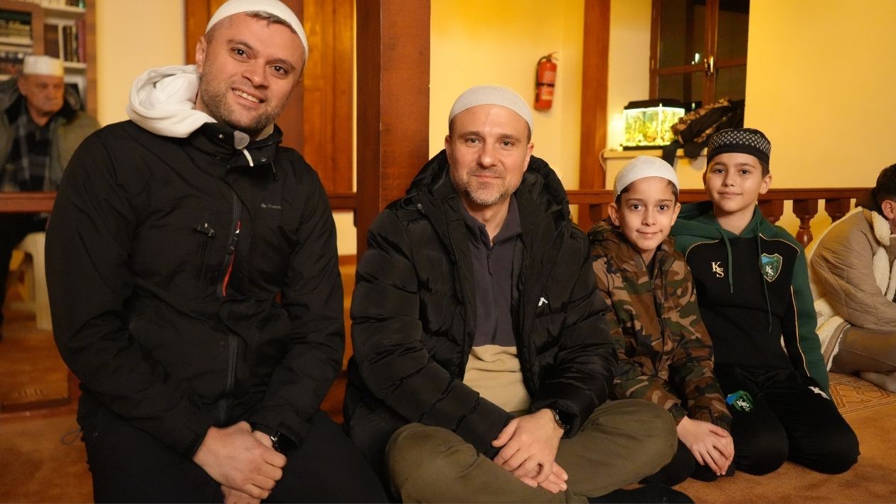 Tari̇hi̇n Gölgesi̇nde İlk Teravi̇h Orhan Cami̇i̇ Doldu Taşti (9)