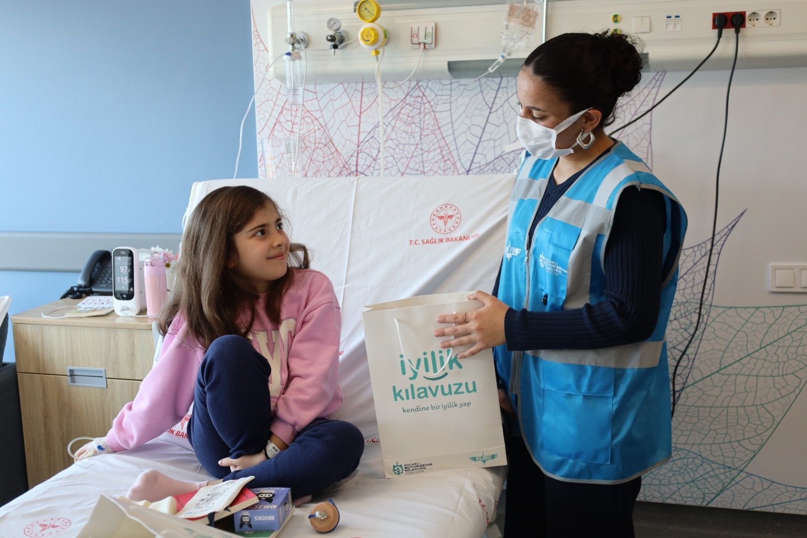 Tedavi̇ Gören Çocuklara Ramazan Zi̇yareti̇ (3)