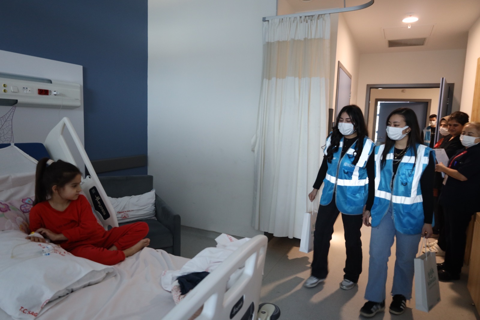 Tedavi̇ Gören Çocuklara Ramazan Zi̇yareti̇ (4)