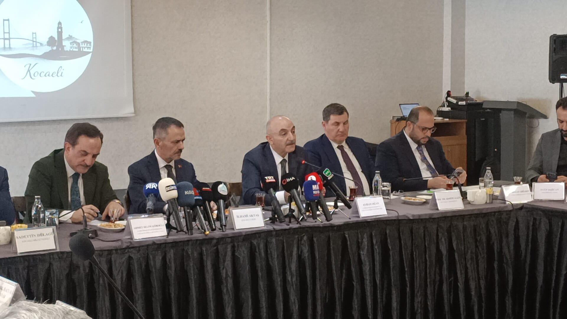 Türki̇ye Yüzyili Vi̇zyonu Kocaeli̇’de Masaya Yatirildi 2