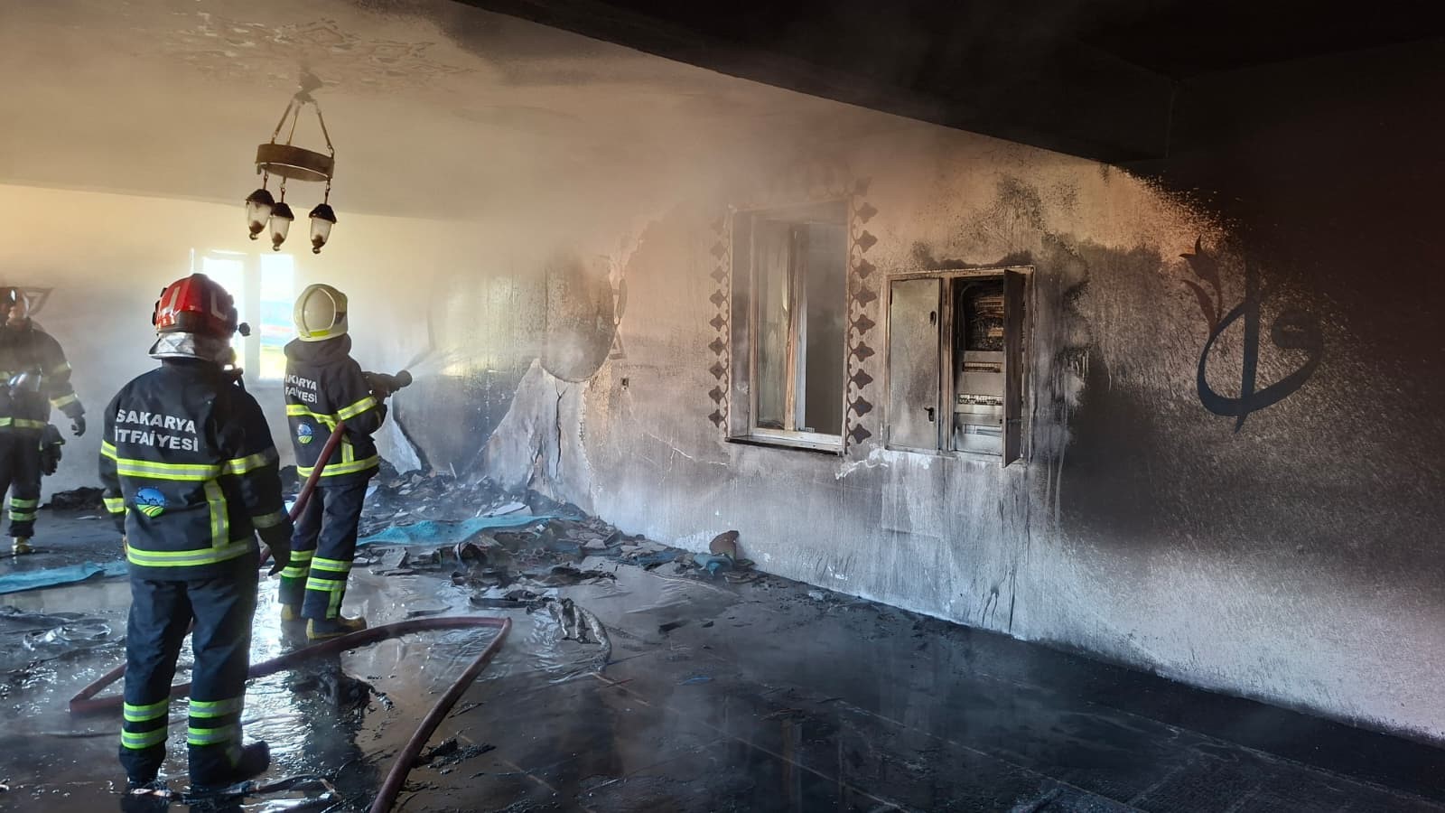 Yeni̇ Açilan Cami̇de Korkutan Yangin! (1)-1