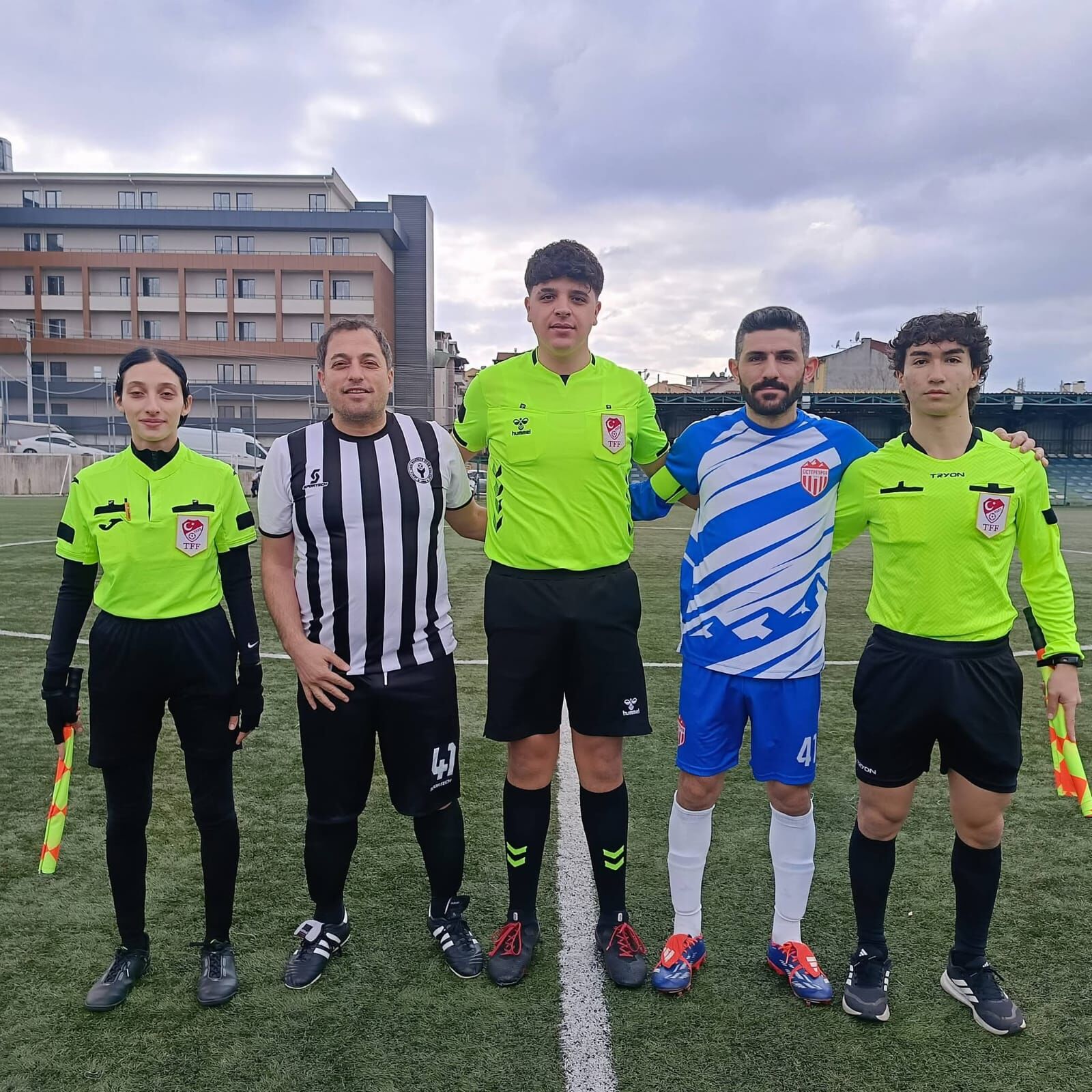 Yeni̇mahalle Dolu Di̇zgi̇n Üçtepe'yi̇ Farkli Geçti̇ (4)