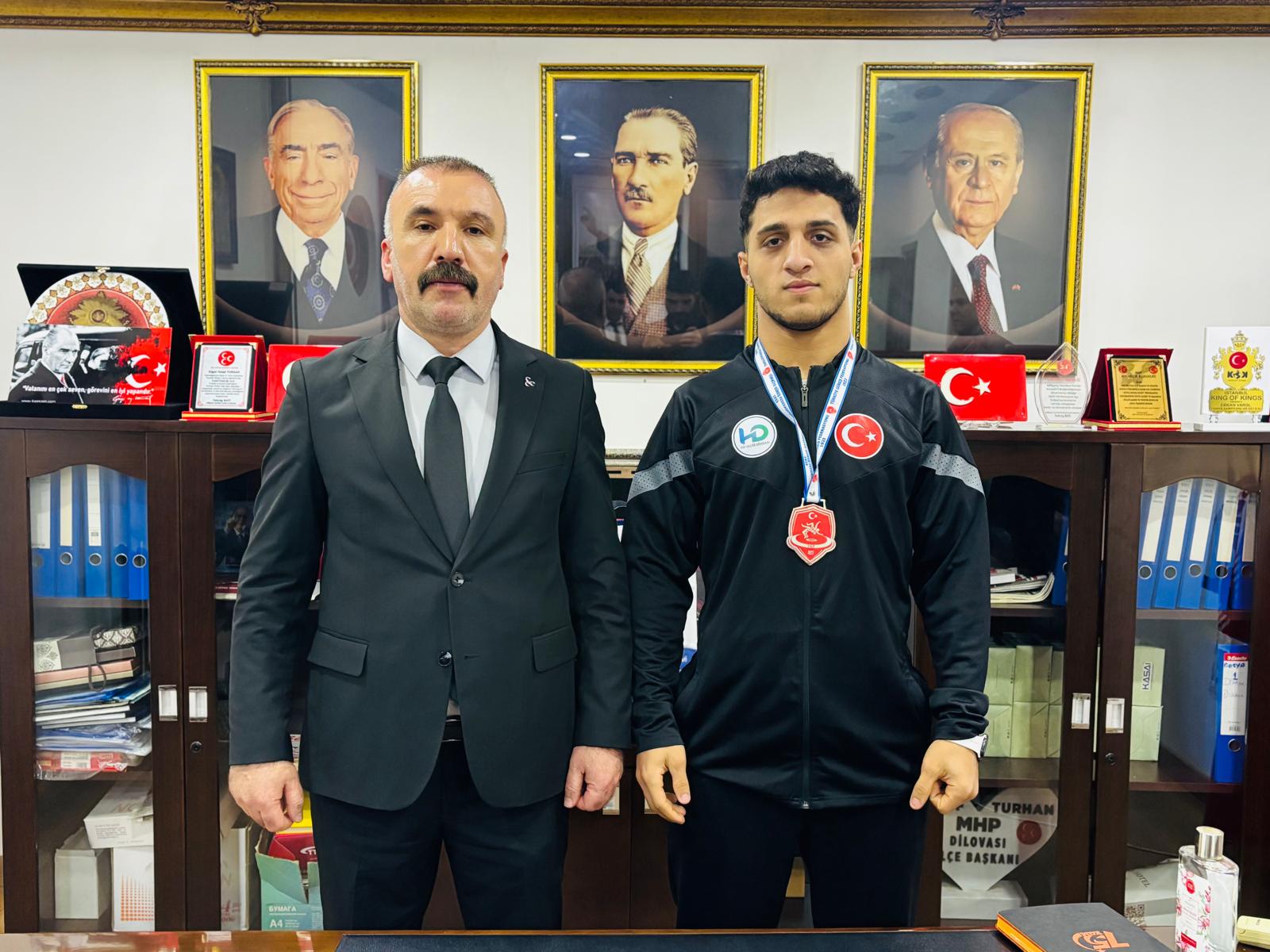 Yusuf Turhan Türki̇ye İki̇nci̇si̇ Yunus Boz'u Zi̇yaret Etti̇ 1