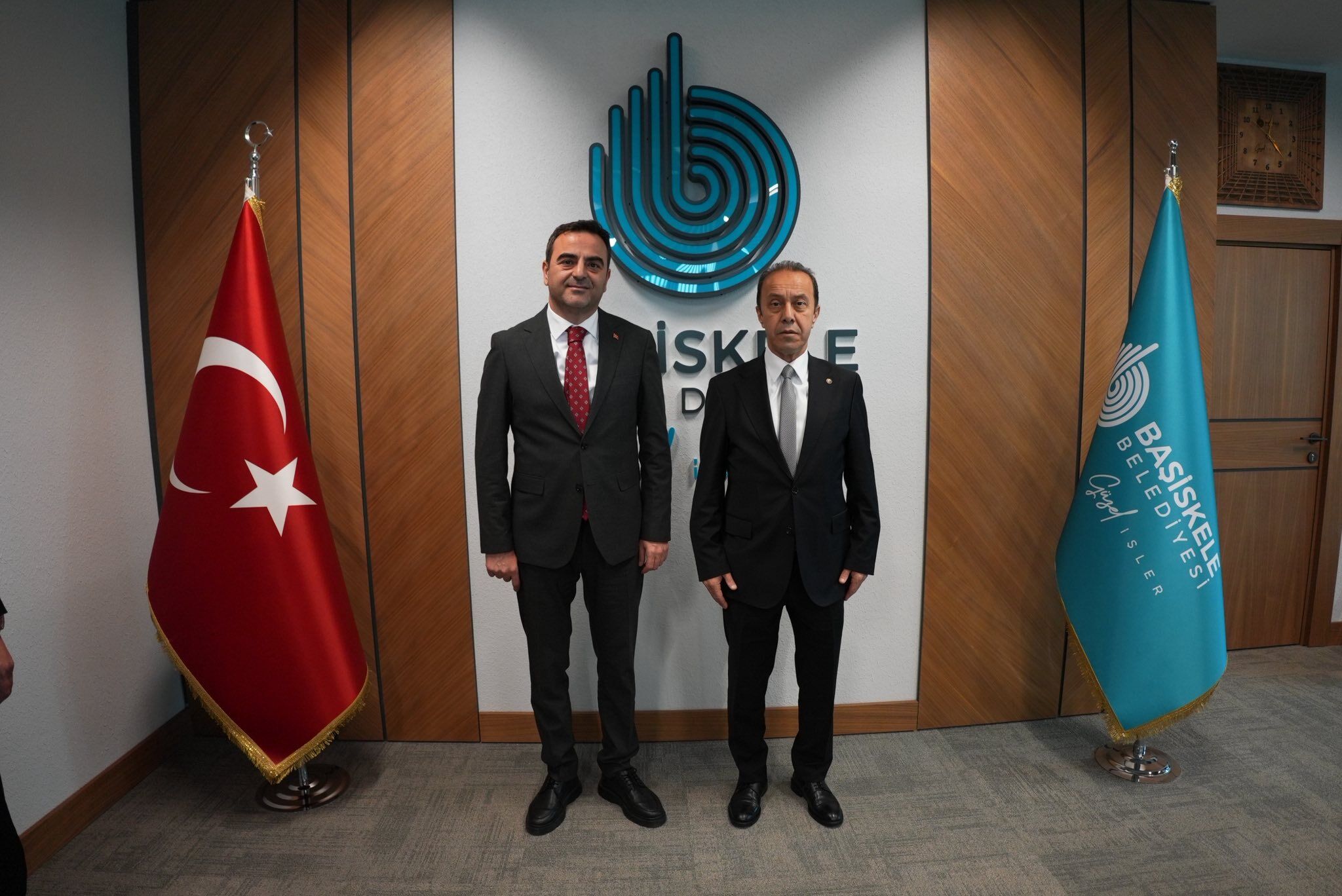 657993522 122107776339265367 2851339636752155875 N