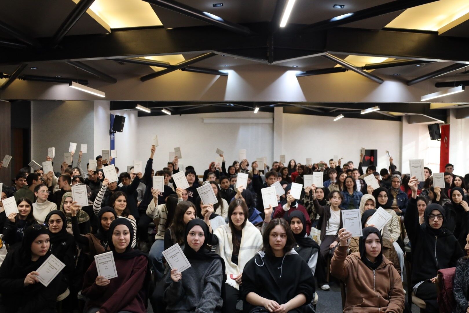 7 İlçeden 175 Öğrenci̇ “Samanyolu’nda Zi̇yafet” Programinda Buluştu 7