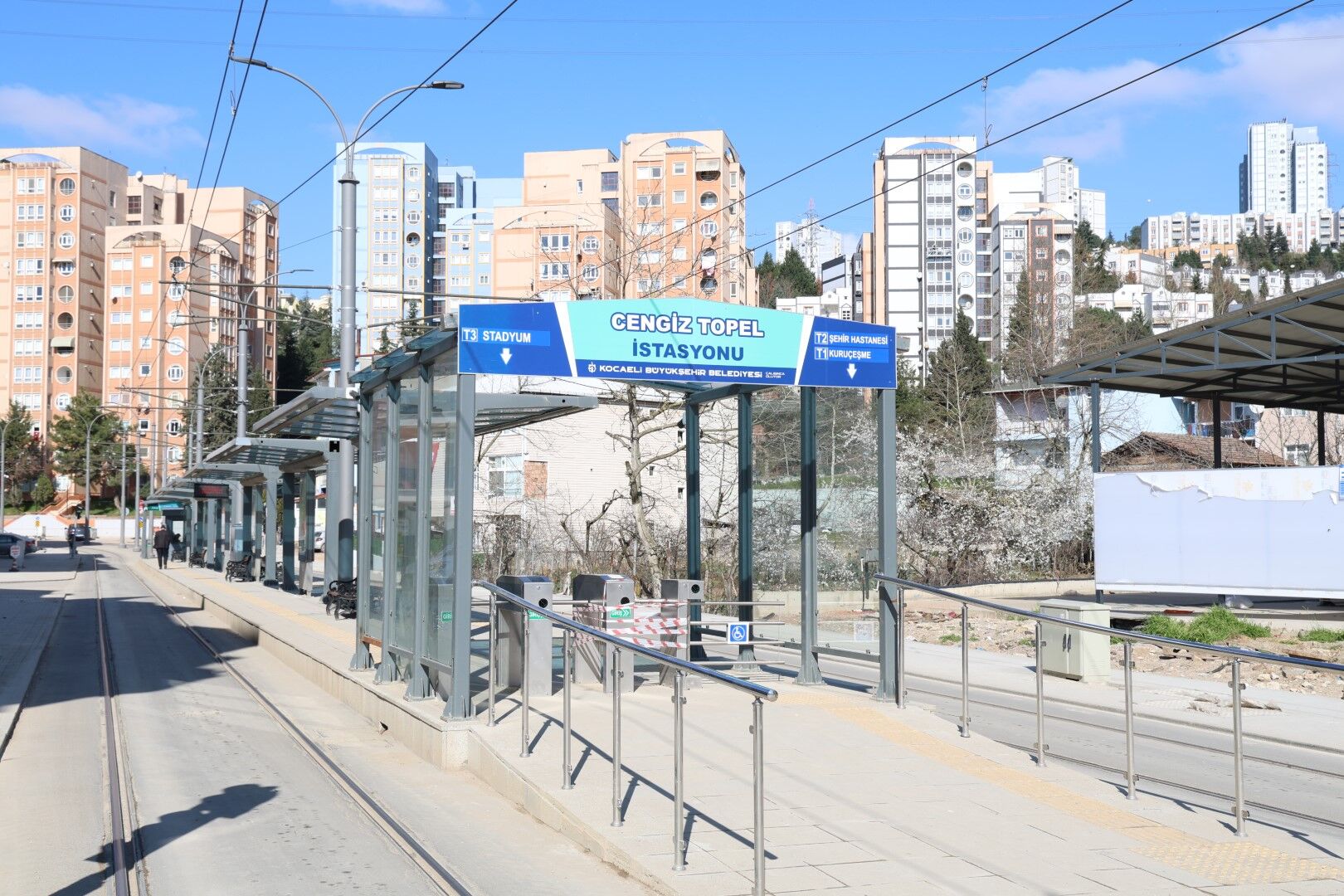 Akçaray Geni̇şli̇yor 6 Yeni̇ Durağin Tabelasi Yeri̇ni̇ Aldi (5)