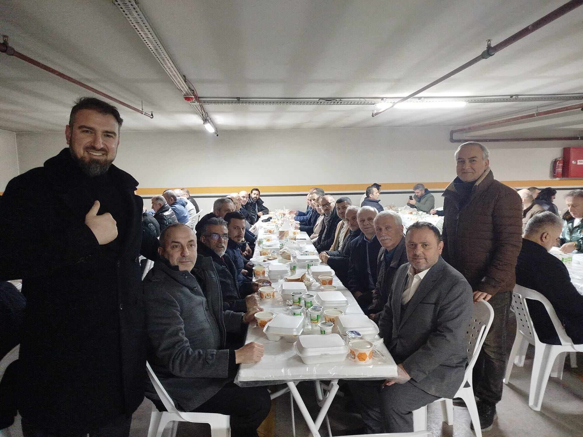 Alemdar Caddesi̇’nde Gönül Sofrasi İş İnsani Hüseyi̇n Keleş’ten İftar Buluşmasi (2)