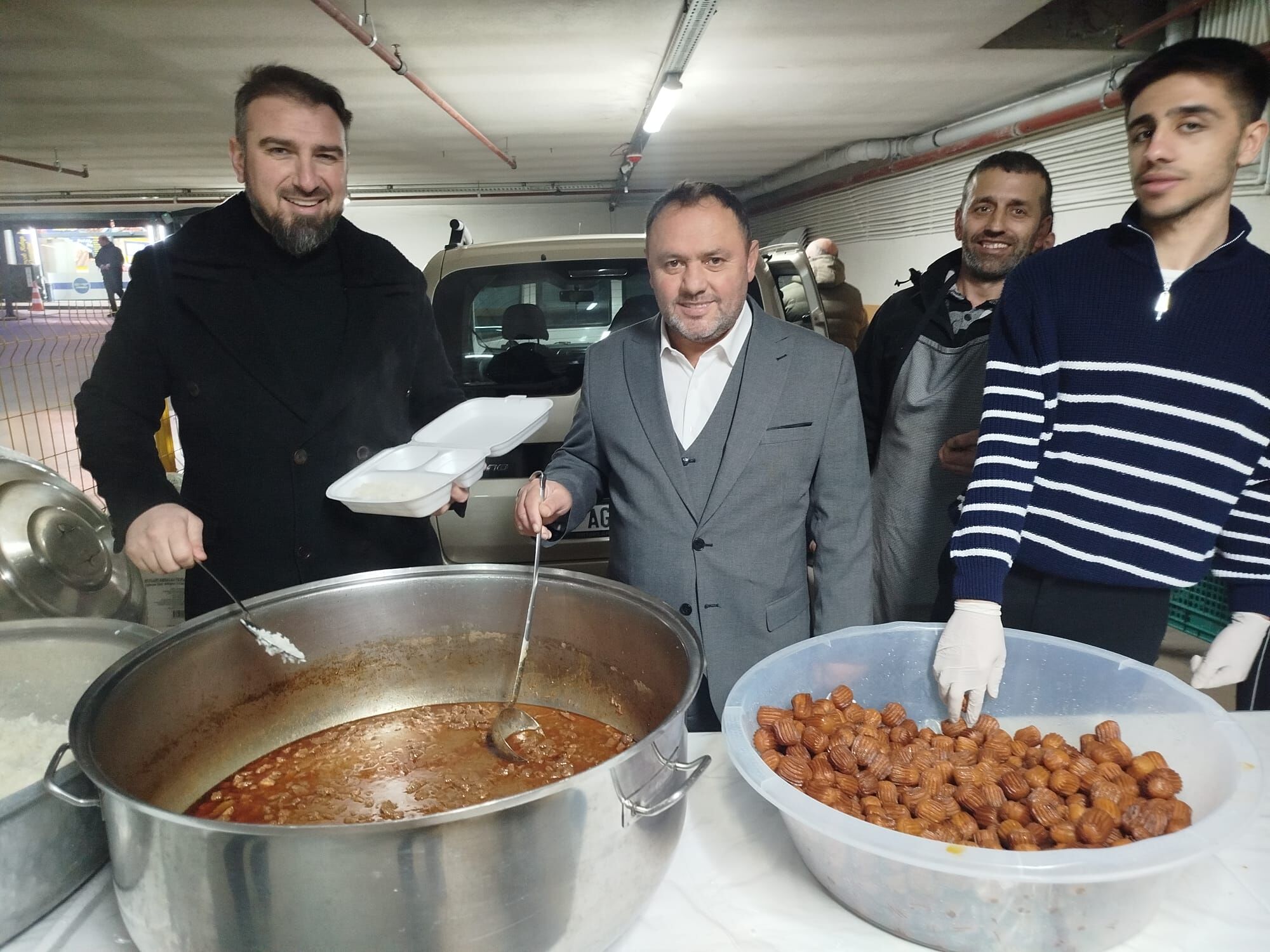Alemdar Caddesi̇’nde Gönül Sofrasi İş İnsani Hüseyi̇n Keleş’ten İftar Buluşmasi (3)