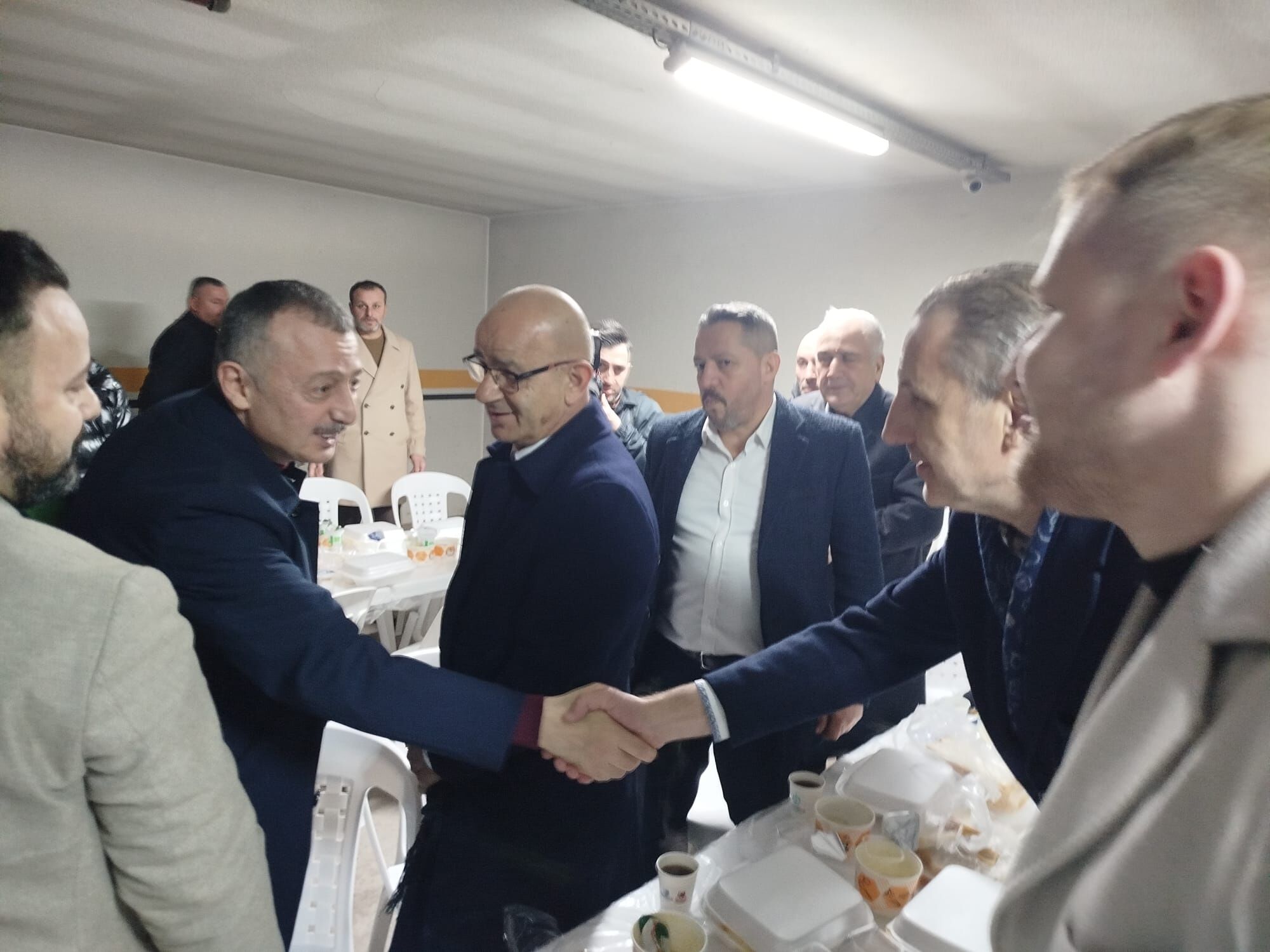 Alemdar Caddesi̇’nde Gönül Sofrasi İş İnsani Hüseyi̇n Keleş’ten İftar Buluşmasi (5)