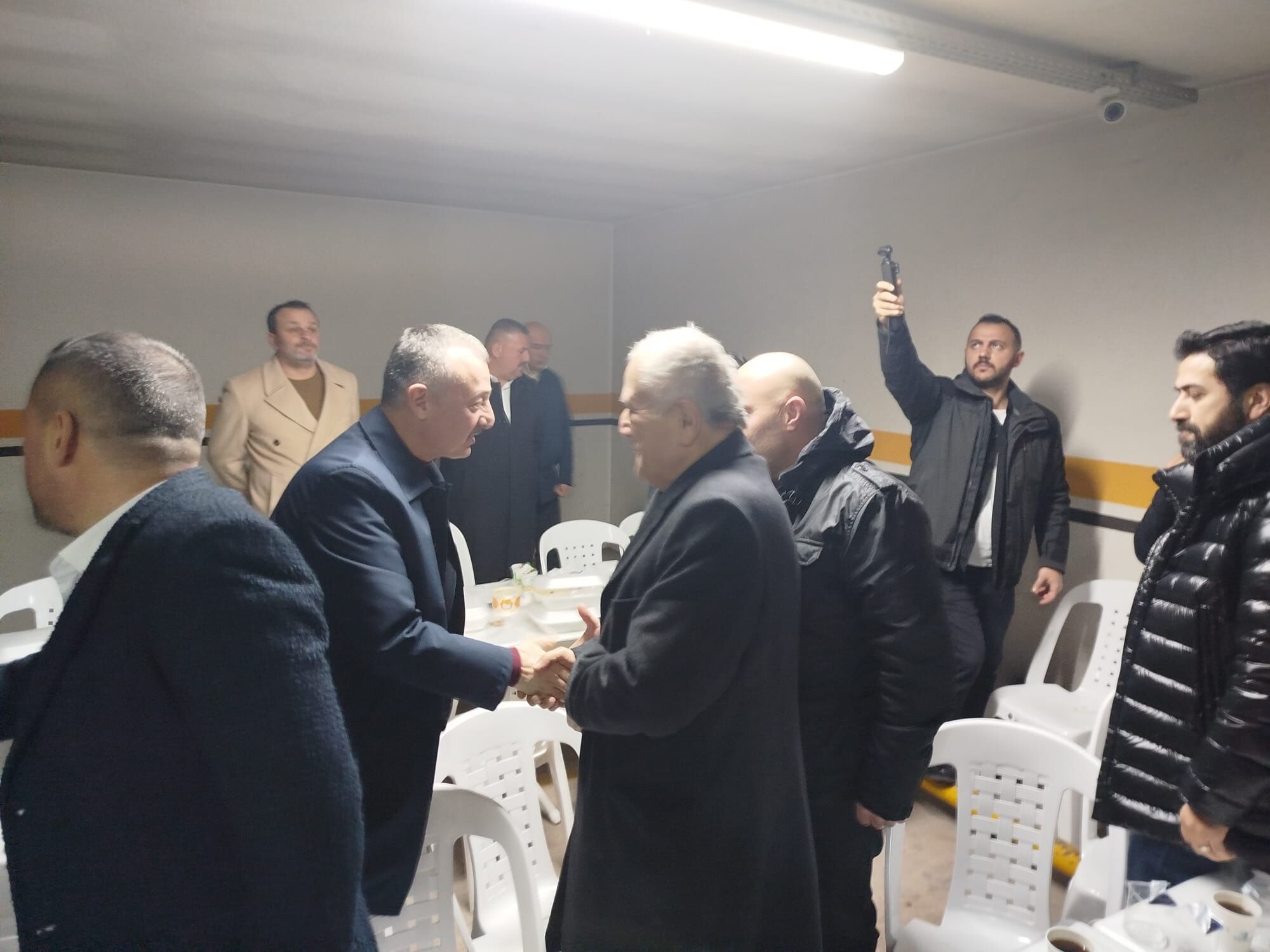 Alemdar Caddesi̇’nde Gönül Sofrasi İş İnsani Hüseyi̇n Keleş’ten İftar Buluşmasi (6)