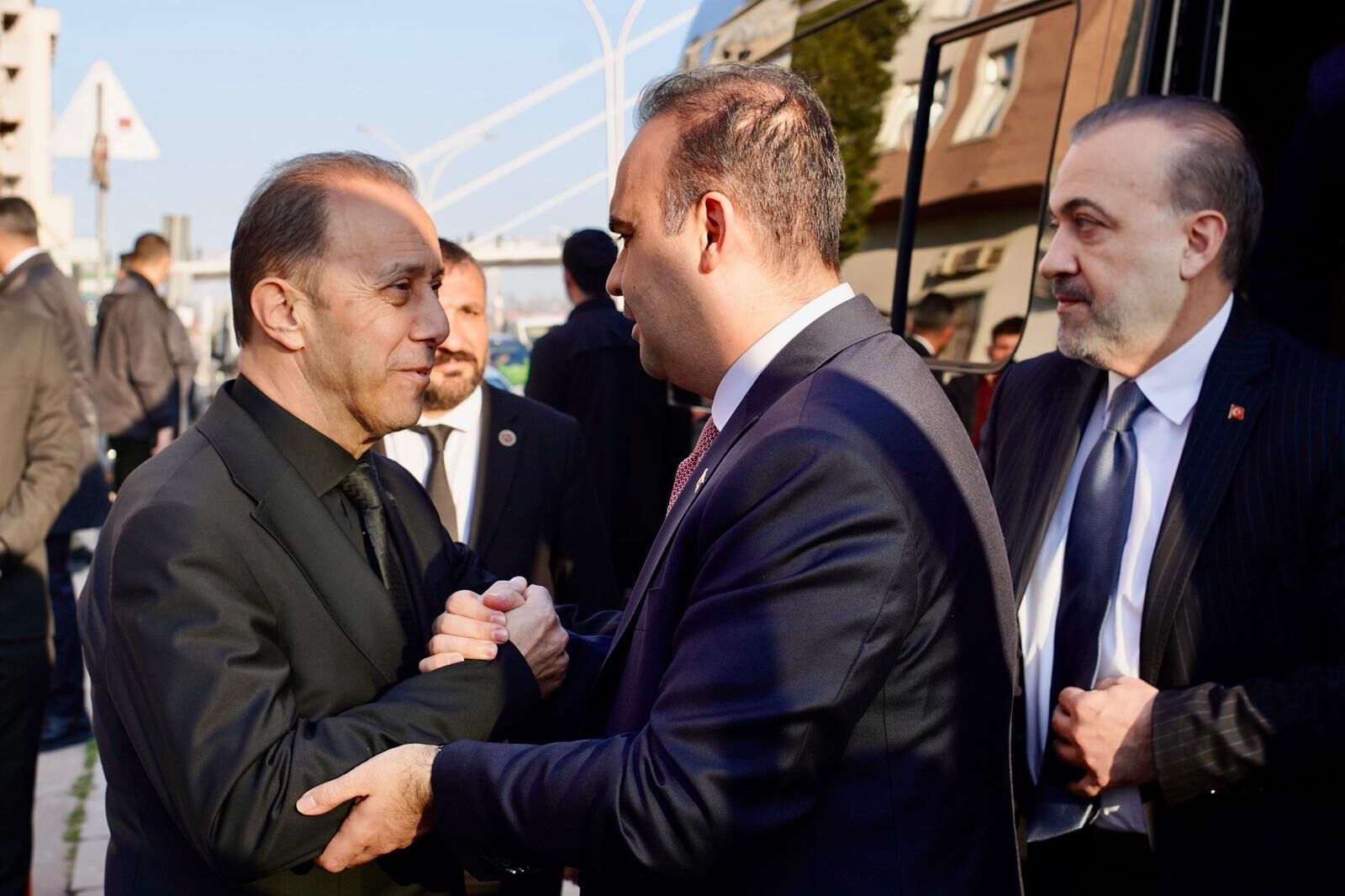 Bakan Kacir’dan Kocaeli̇’de Yoğun Mesai̇ Mhp İl Başkanliği’na Zi̇yaret (1)-1