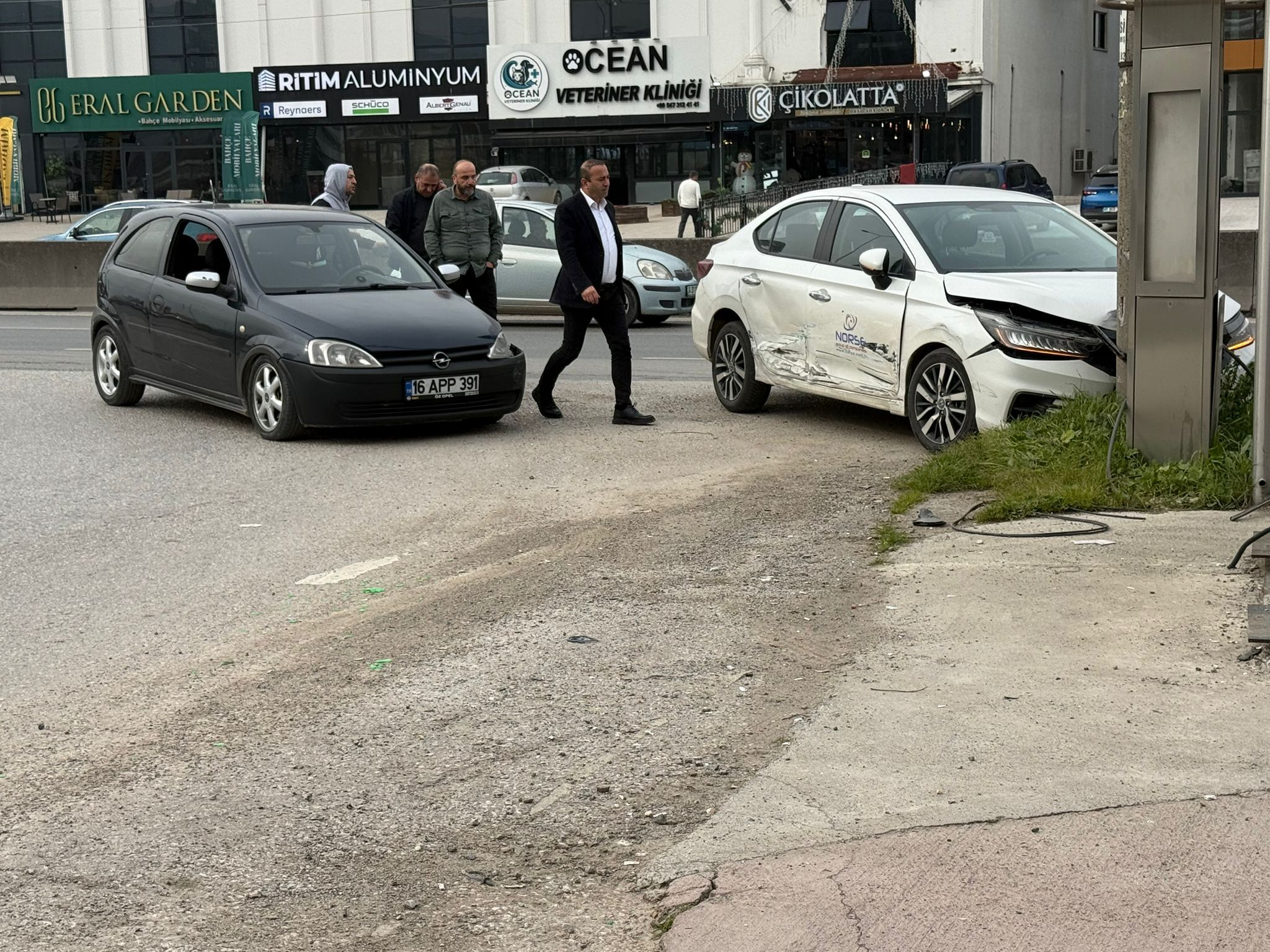 Başi̇skele'de Trafi̇k Kazasi!